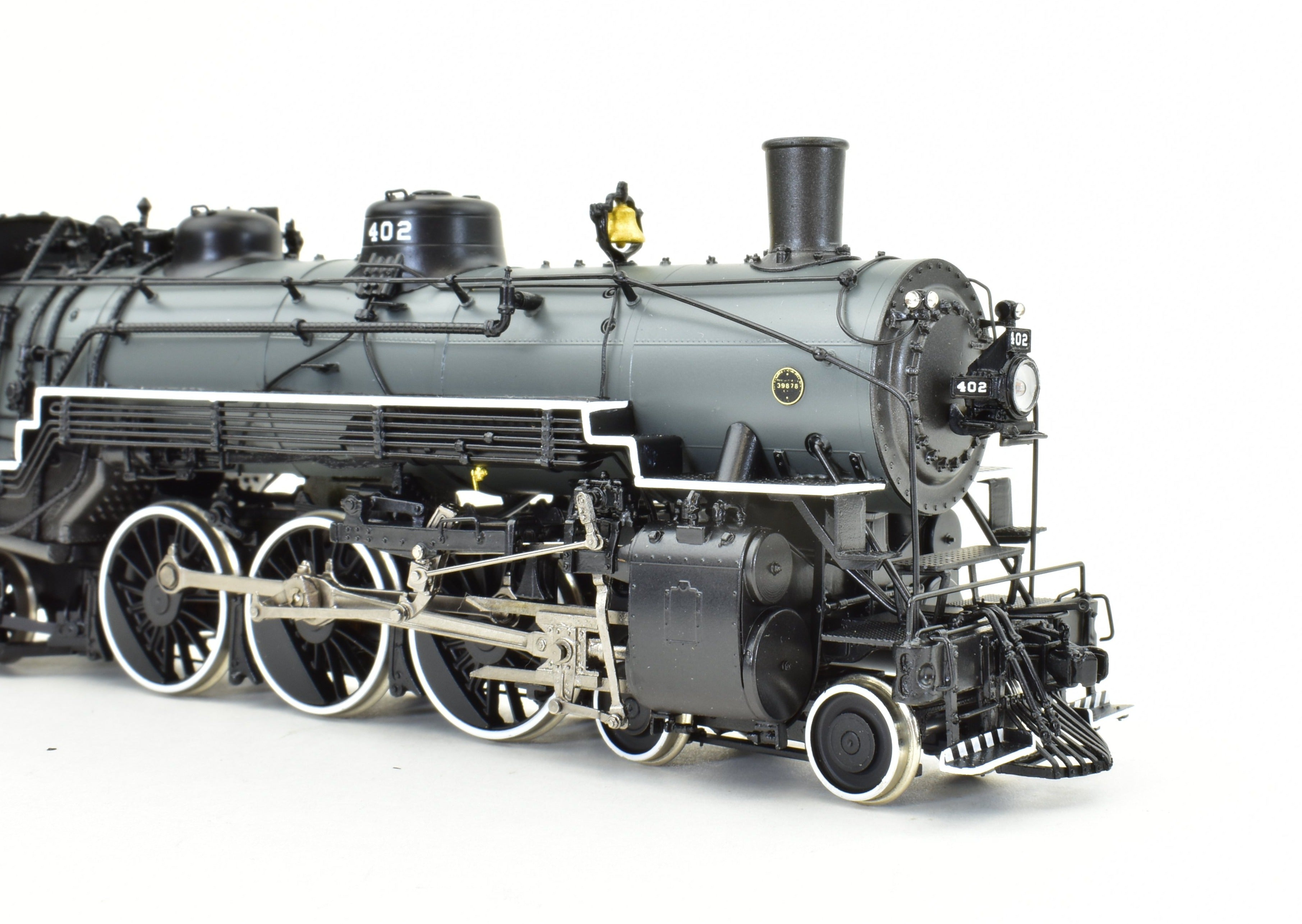 HO Scale Brass Steam Locomotive - Division Point DM&IR - Duluth Missabe & Iron Range Class P 4-6-2 #402 with Grey Boiler Scheme and Front Pilot