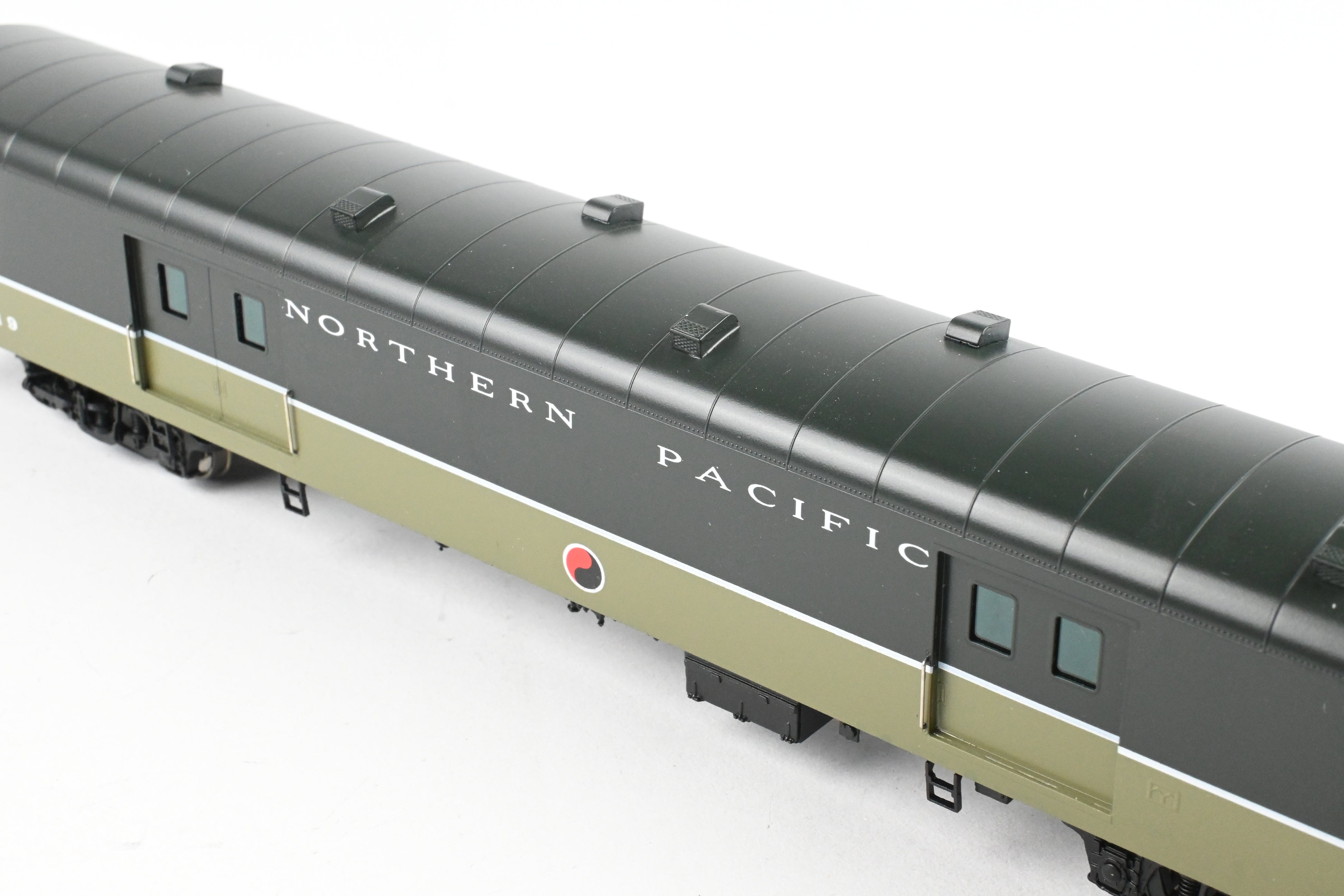 HO Brass Railway Classics - Northern Pacific Baggage Car No. 219 in Loewy Scheme