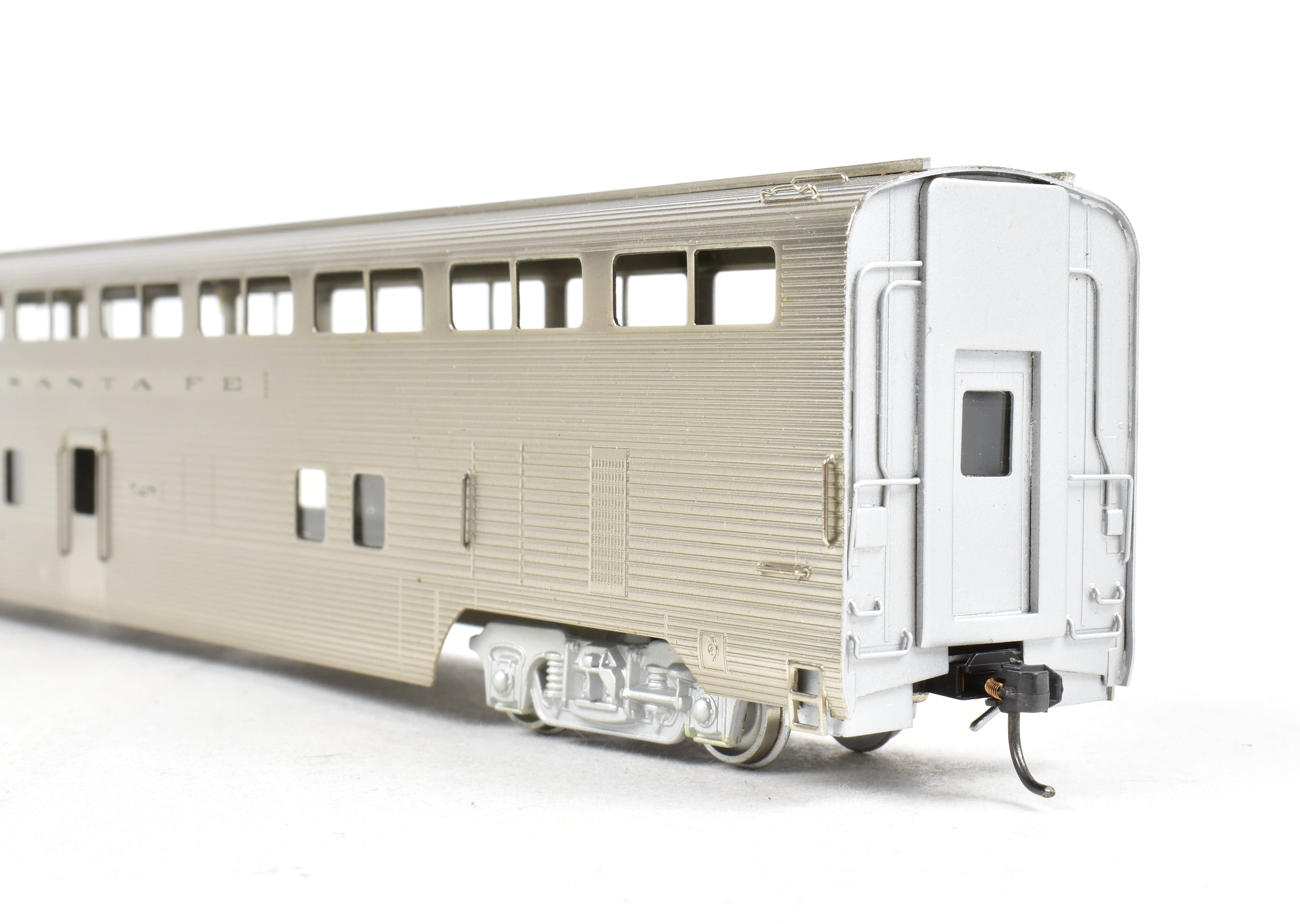 HO Scale Brass Model - Hi - Country Brass ATSF Santa Fe 500 Series High - Level Transition Chair Car Number 528