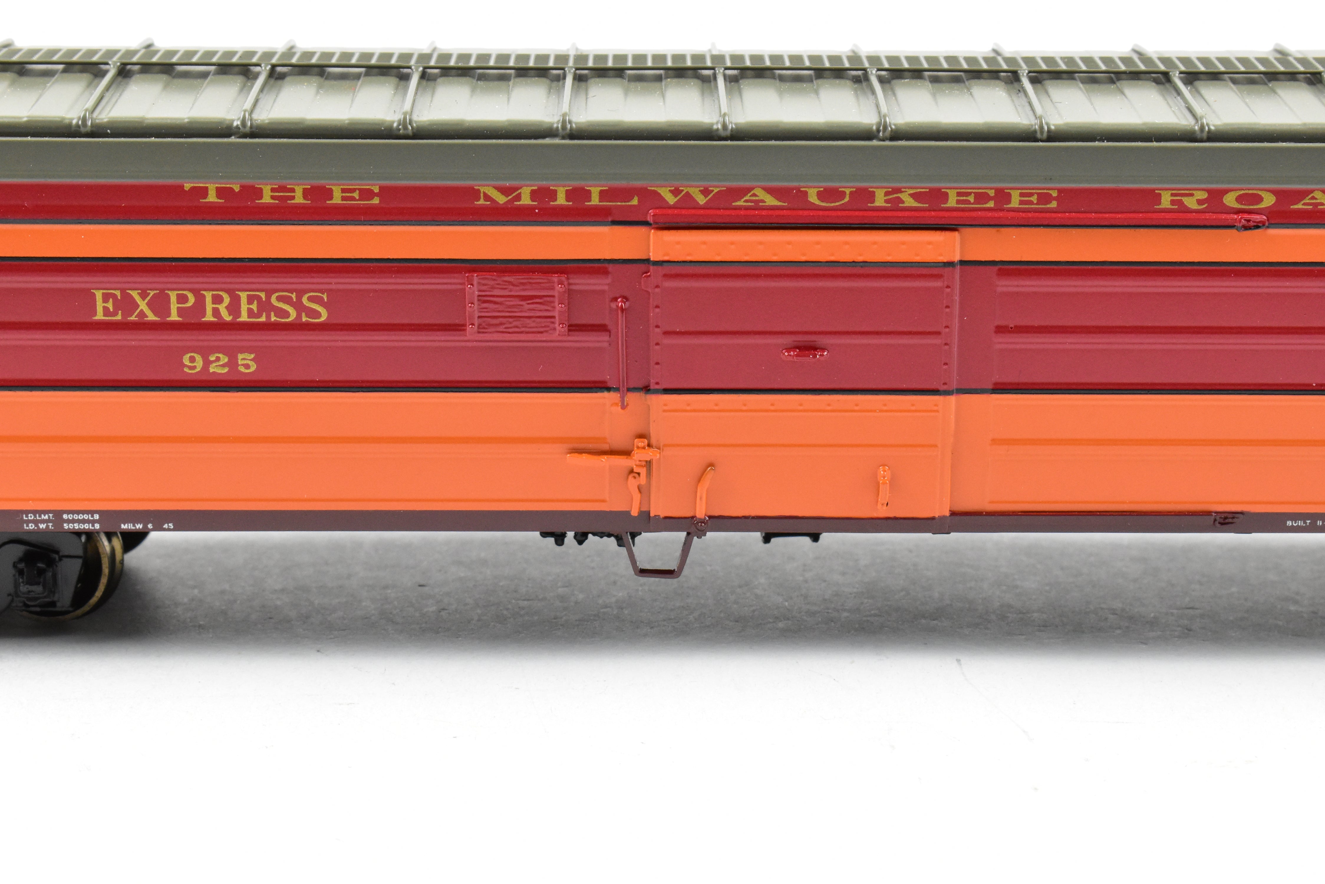 High - Quality HO Scale Brass Railway Classics MILW - Milwaukee Road 50 - Foot Passenger Express Boxcar with 1948 Factory Paint Scheme and Road Number #925