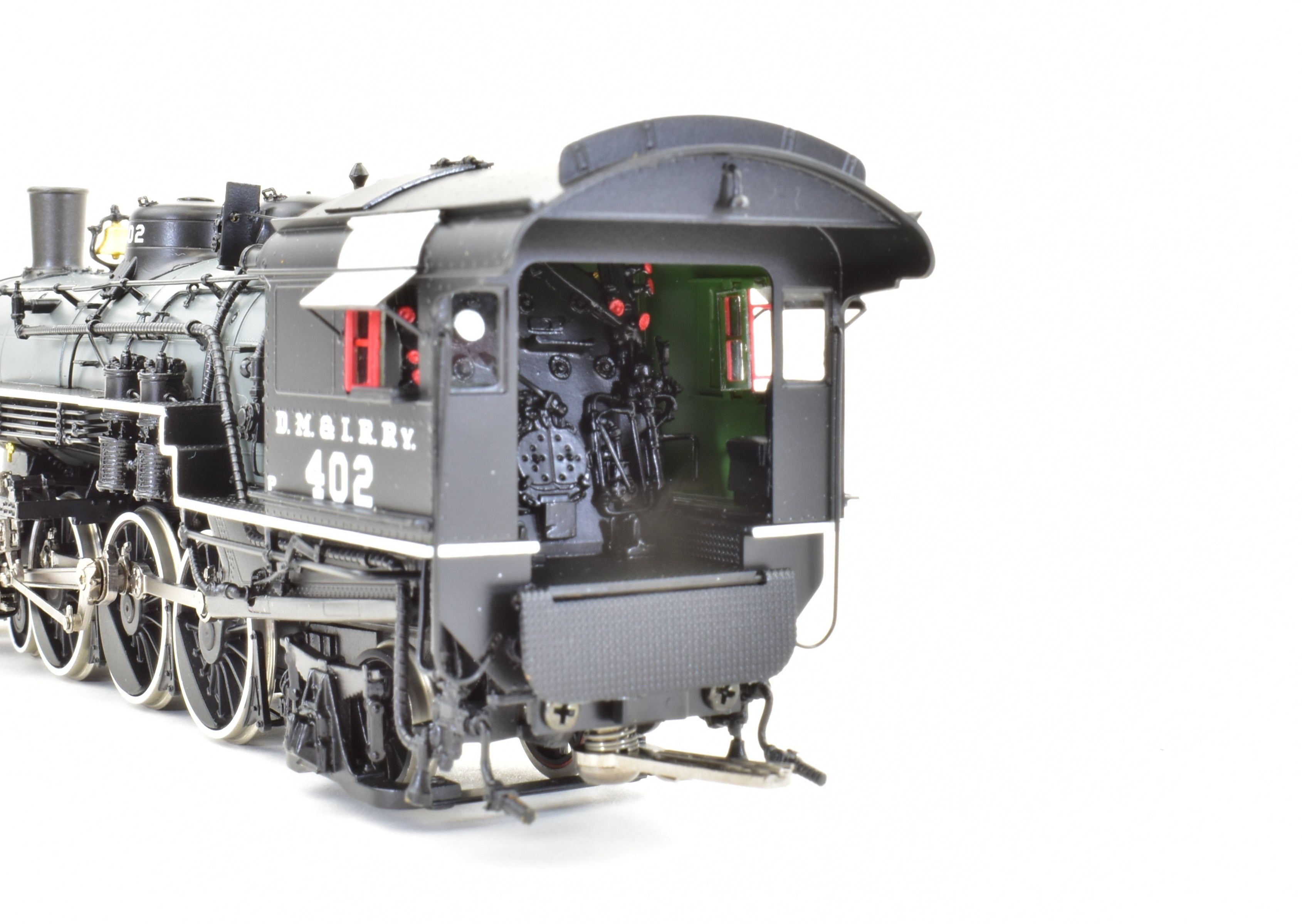 HO Scale Brass Steam Locomotive - Division Point DM&IR - Duluth Missabe & Iron Range Class P 4-6-2 #402 with Grey Boiler Scheme and Front Pilot