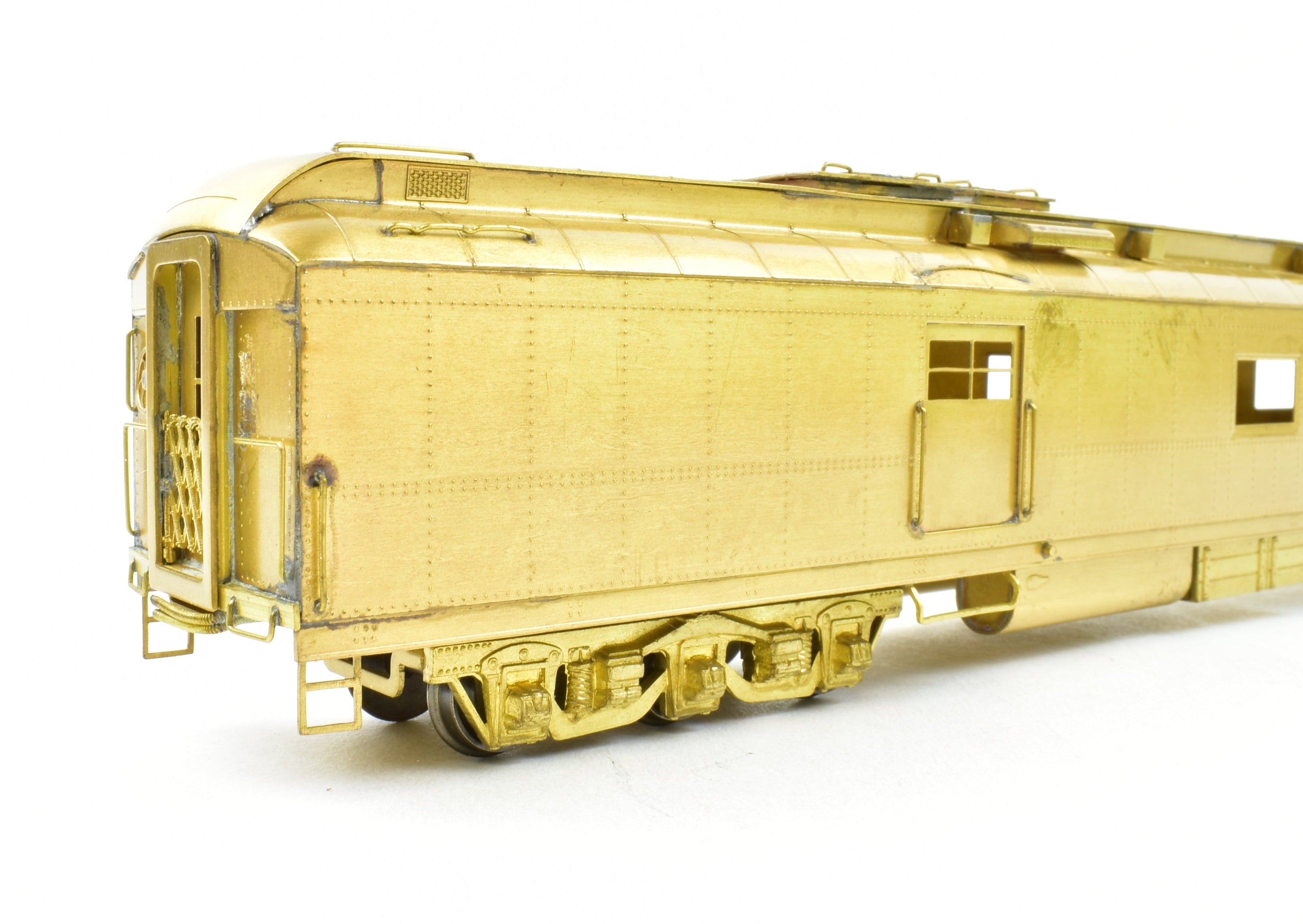 HO Scale Brass Model of Hi - Country Brass ATSF - Santa Fe Heavyweight Baggage Lounge Car #1300