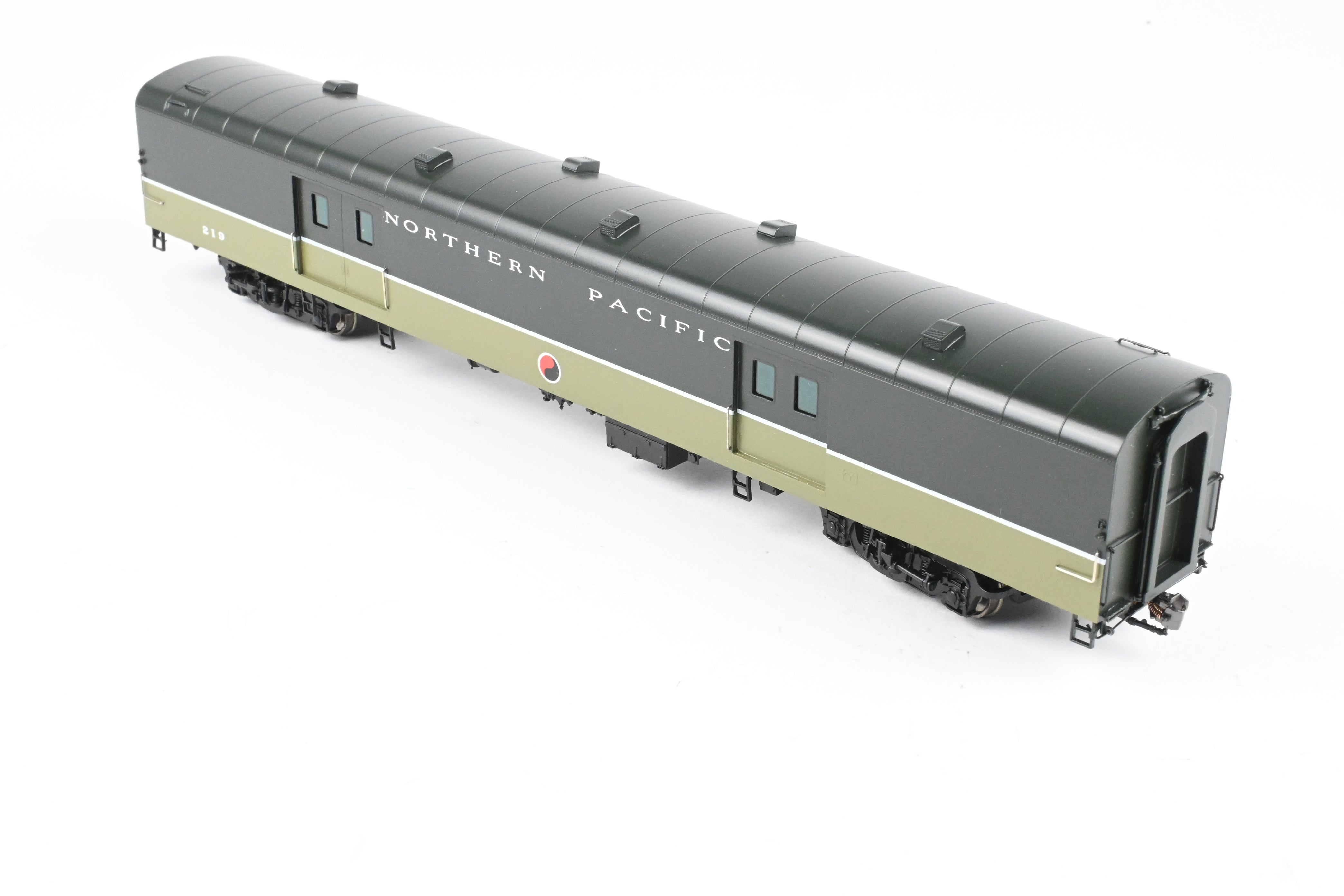 HO Brass Railway Classics - Northern Pacific Baggage Car No. 219 in Loewy Scheme
