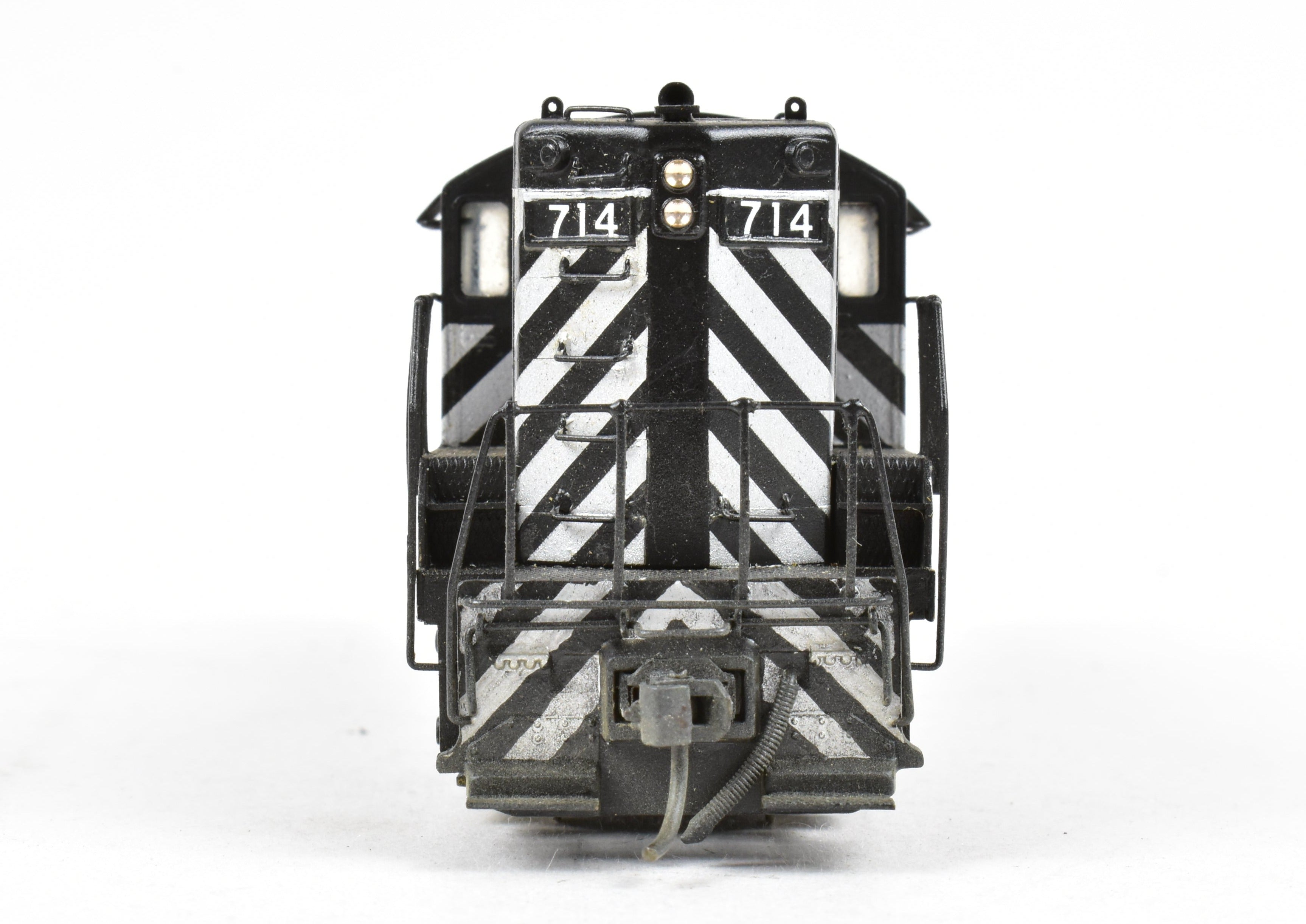 High - Quality HO Scale Brass Hallmark Models ATSF - Santa Fe EMD GP - 9 Diesel Locomotive with Custom Painted Finish and New NWSL Gears