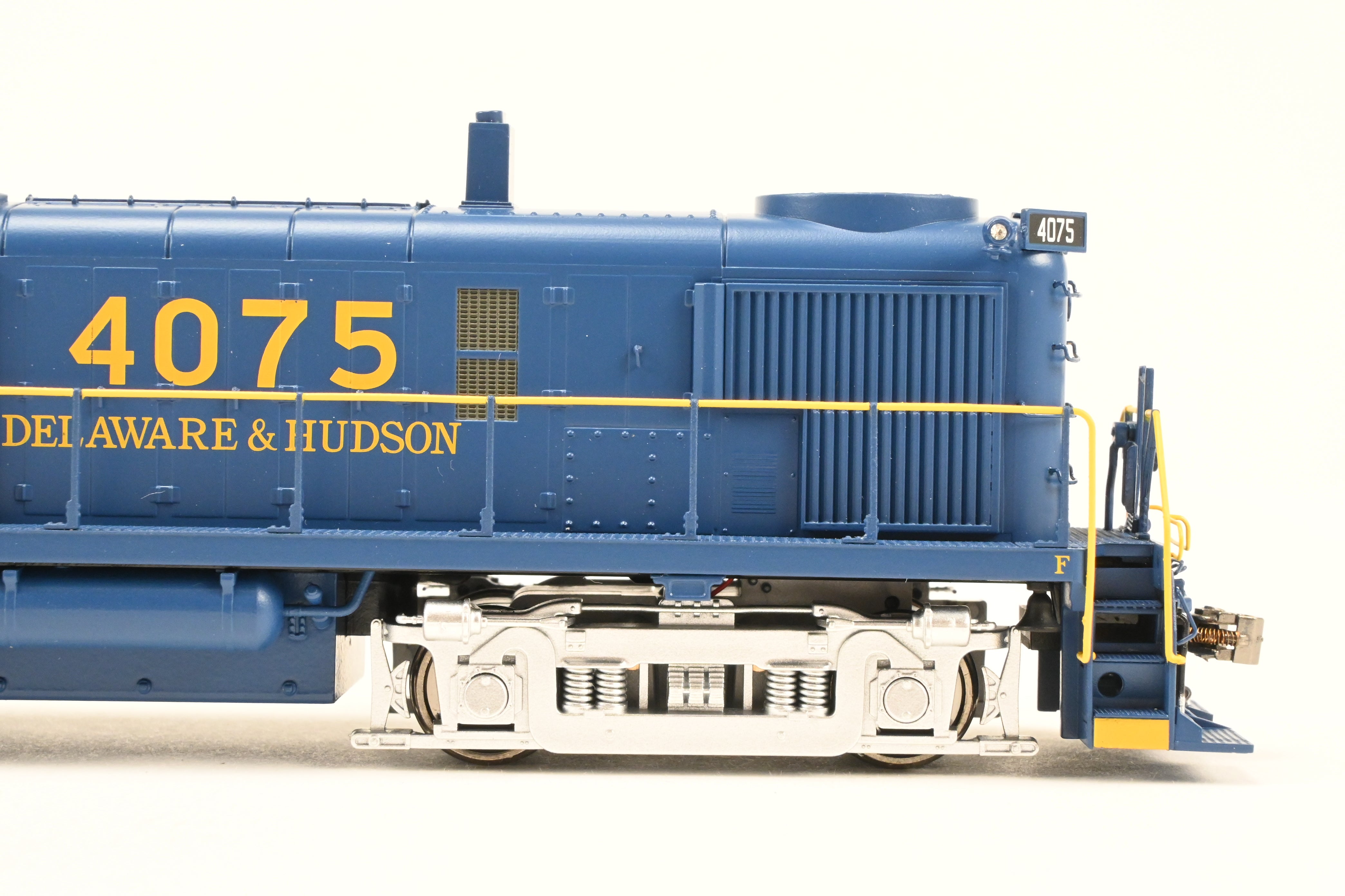 HO Scale Bowser Executive Line Delaware & Hudson Alco RS - 3 Model Train with ESU DCC and Sound Function, Factory - Painted in D&H Colors, Road Number 4075