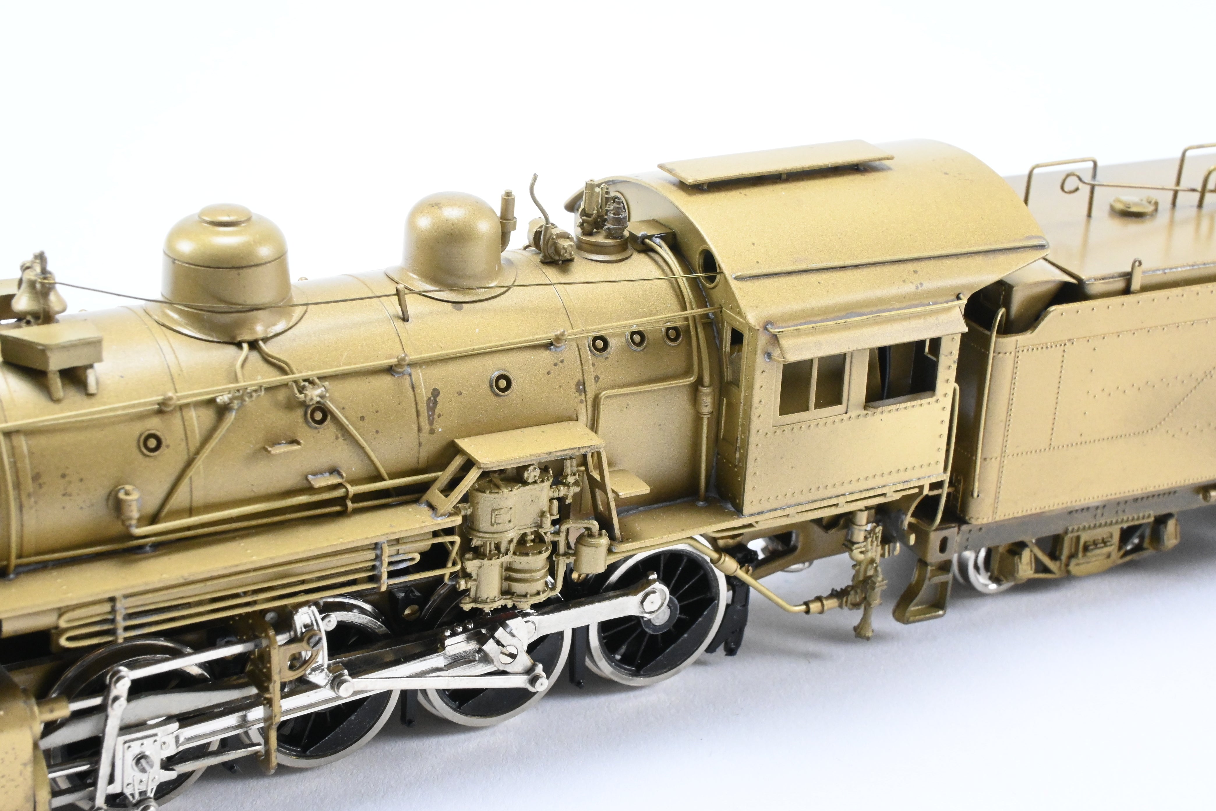 High - Quality HO Scale Brass Pacific Fast Mail Model of United ATSF - Santa Fe 2 - 8 - 0 Locomotive from the 1950 Class with 1975 Last Run