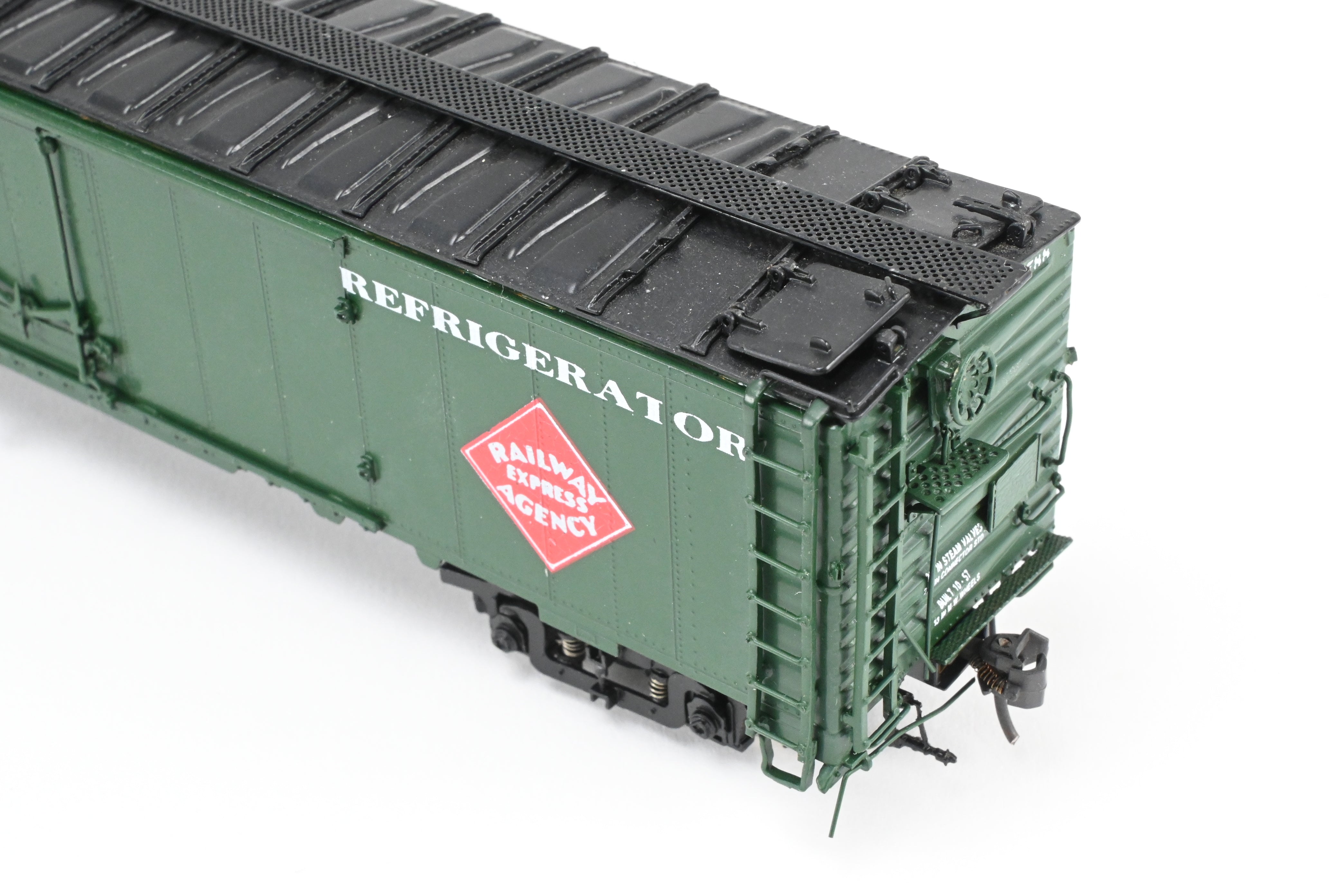 High - Quality HO Scale Brass CIL - Challenger Imports REA - Railway Express Agency 52 - Foot Steel Express Refrigerator Car Model FP