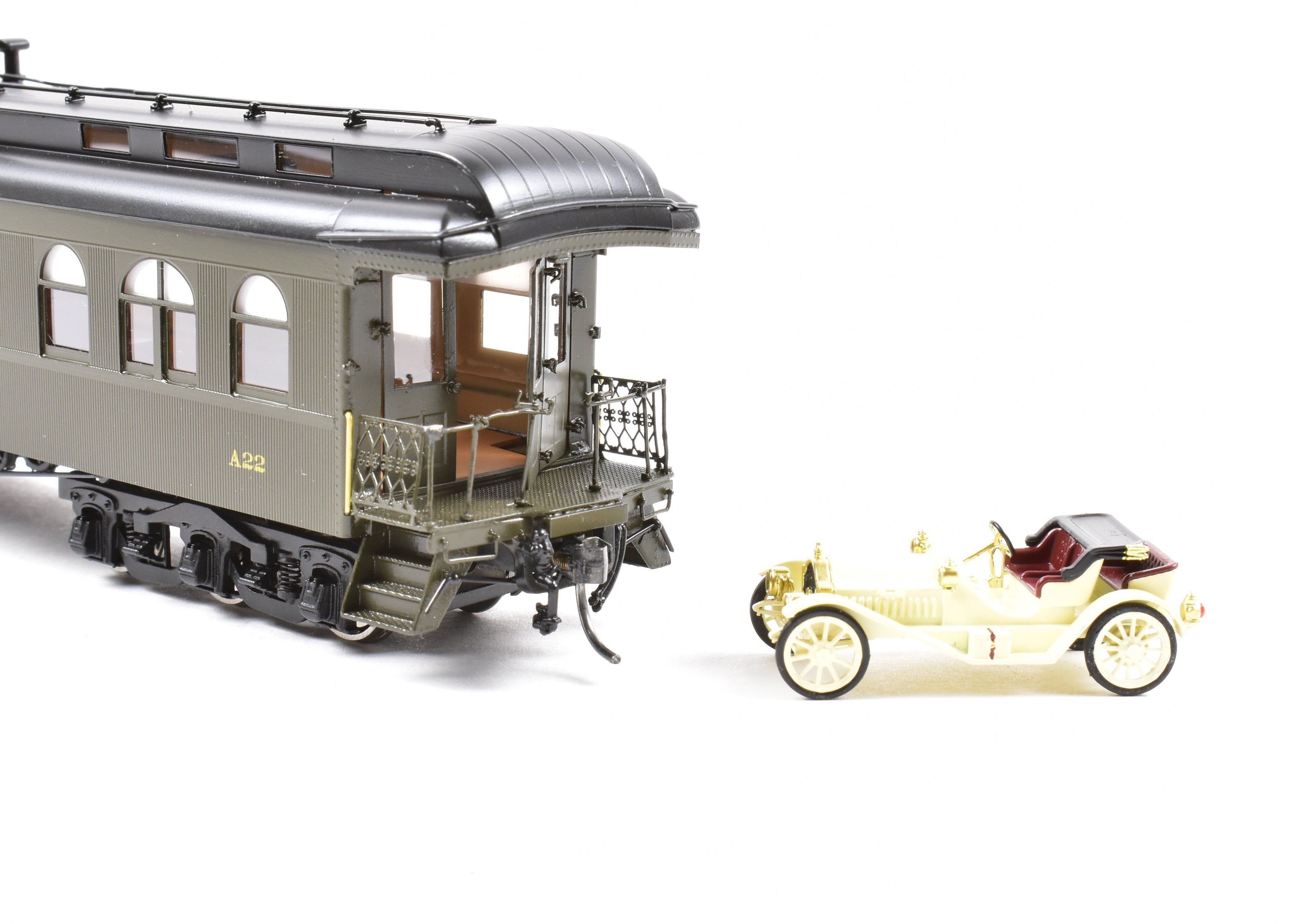 High - Quality HO Scale New Brass Model of North Bank Line (NBL) and Great Northern (GN) A22 Business Car with Wood Sides in Pullman Green for Model Train Enthusiasts