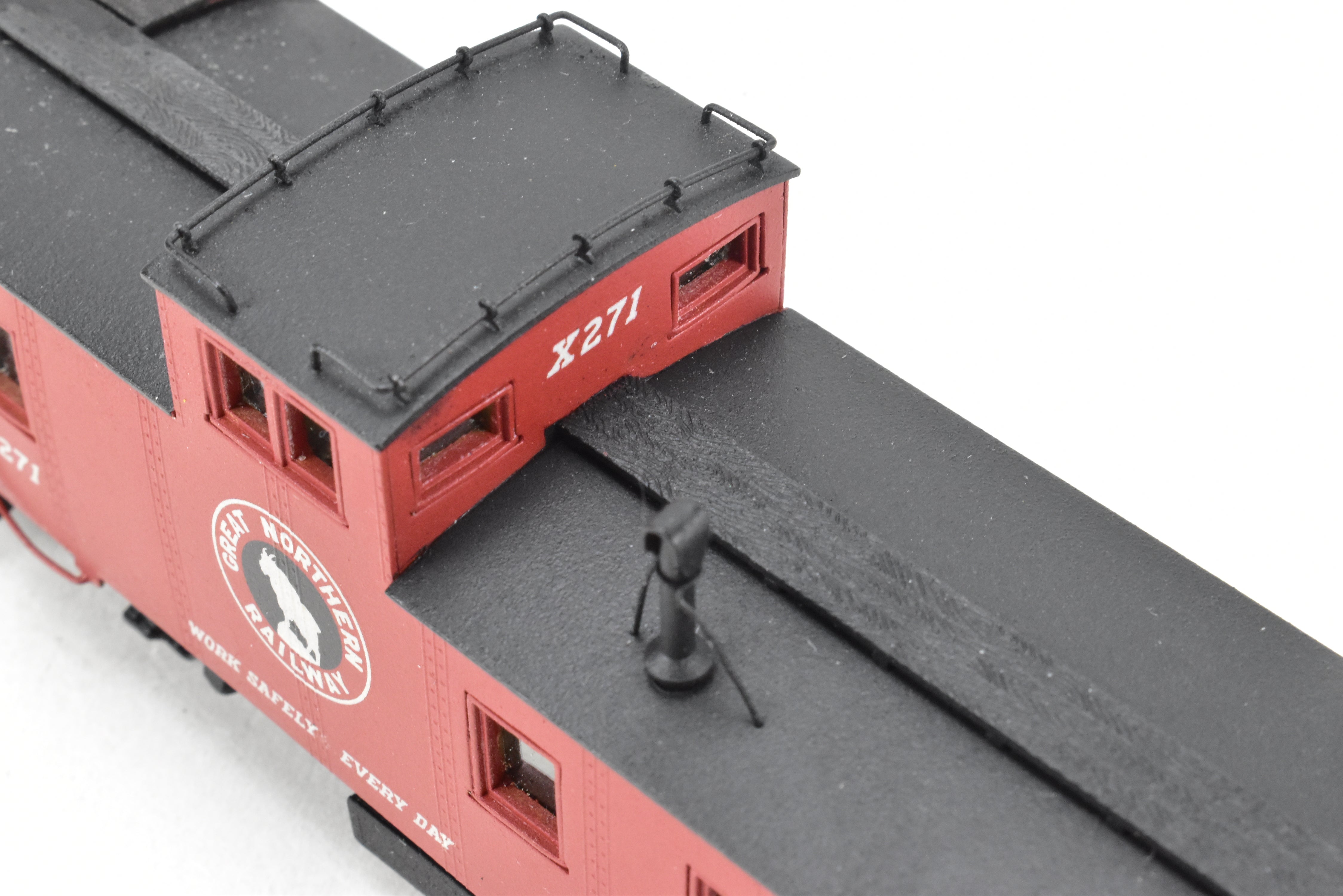 HO Scale Brass Model Train Caboose - OMI (Overland Models, Inc.) GN (Great Northern) 30 - Foot Plywood - Sheathed Caboose C/P X271