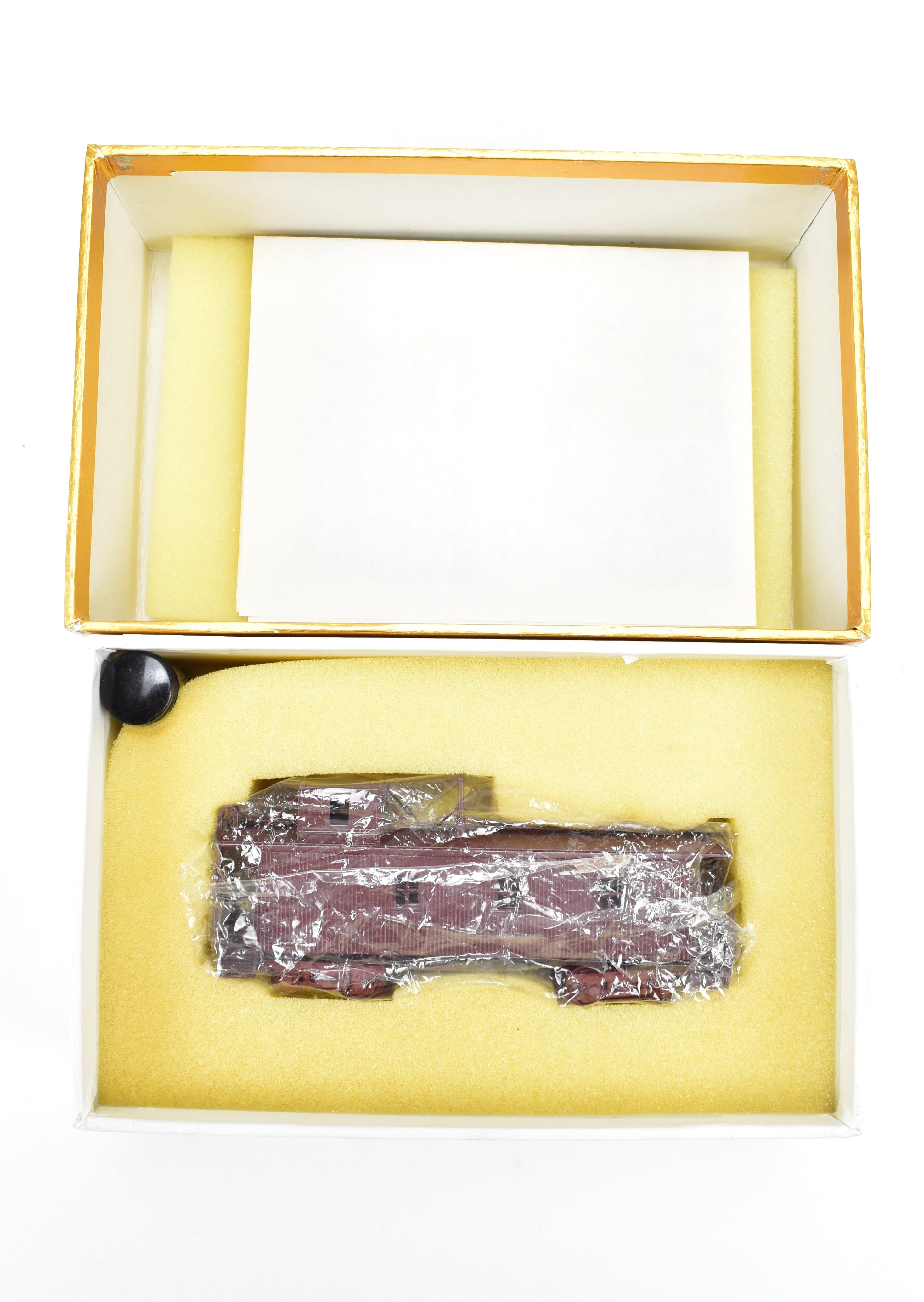 HO Scale Brass Model of Oriental Limited CB&Q - Burlington Route NE-9 Wood Caboose with No Lettering on Car Body