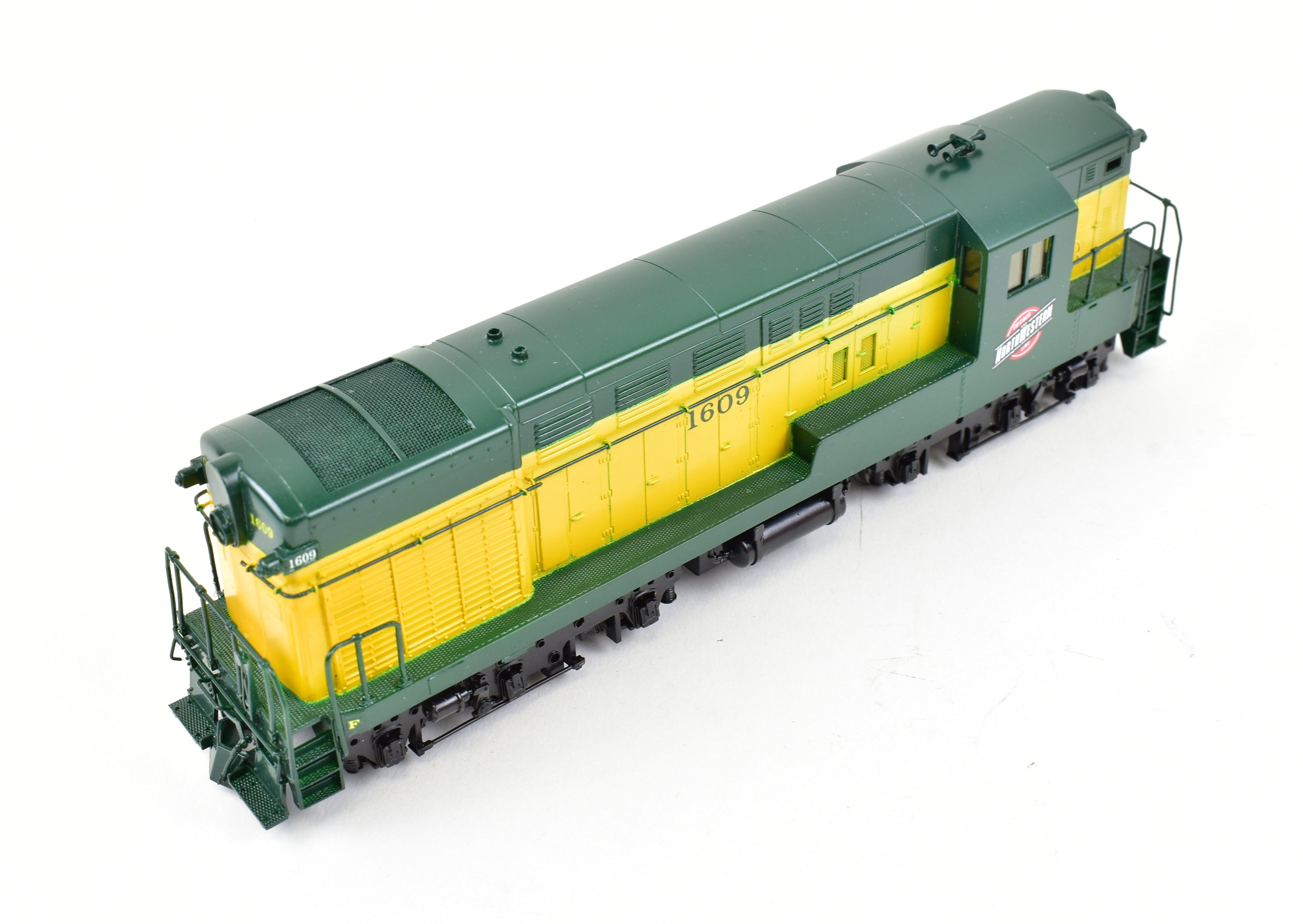 HO Scale Brass Chicago & North Western FM H - 16 - 66 Road Switcher FP #1609