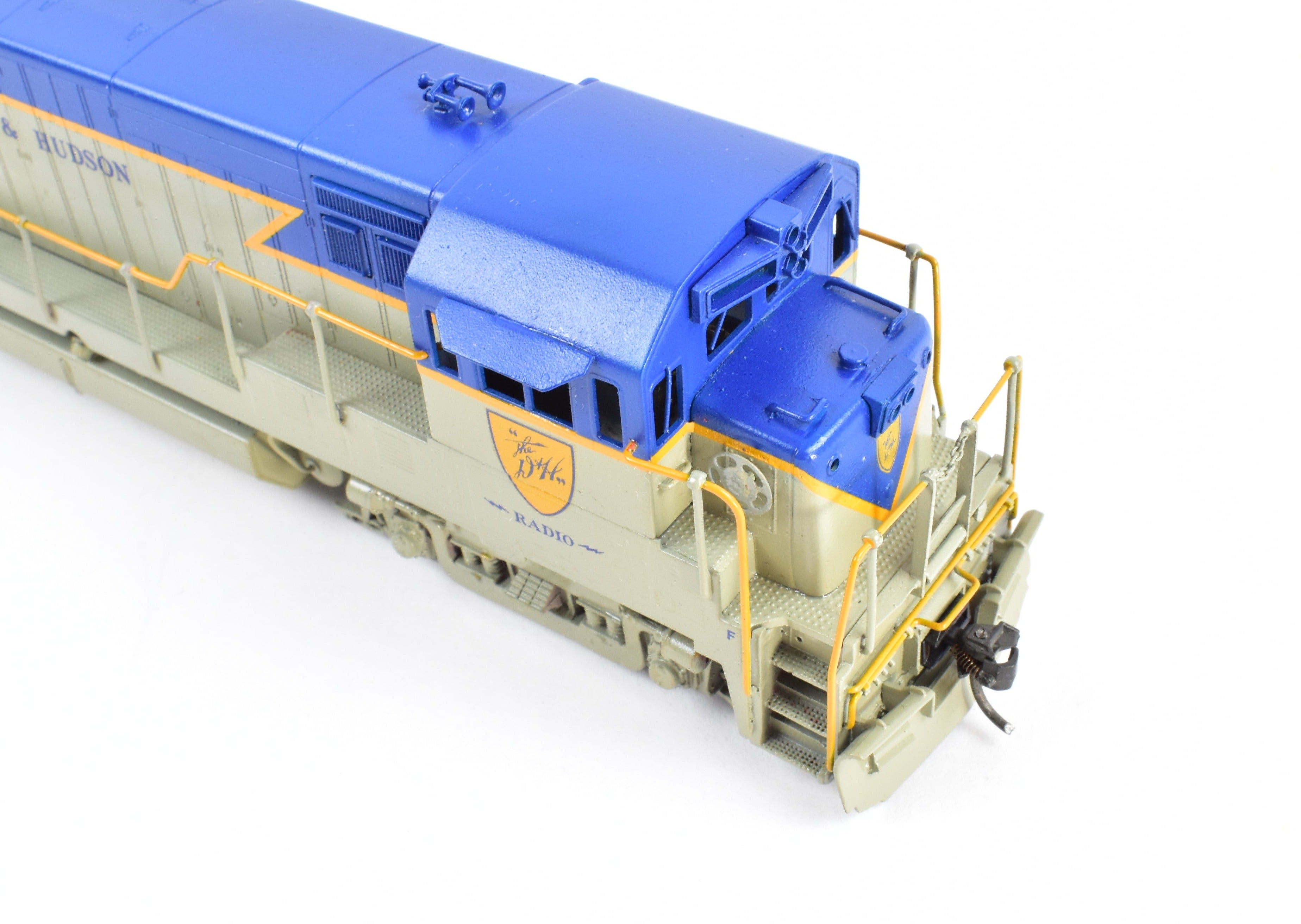 HO Scale Brass Oriental Limited Delaware & Hudson GE U-30B 3000 HP Low Hood Road Switcher Model Locomotive Custom Painted with Number 312