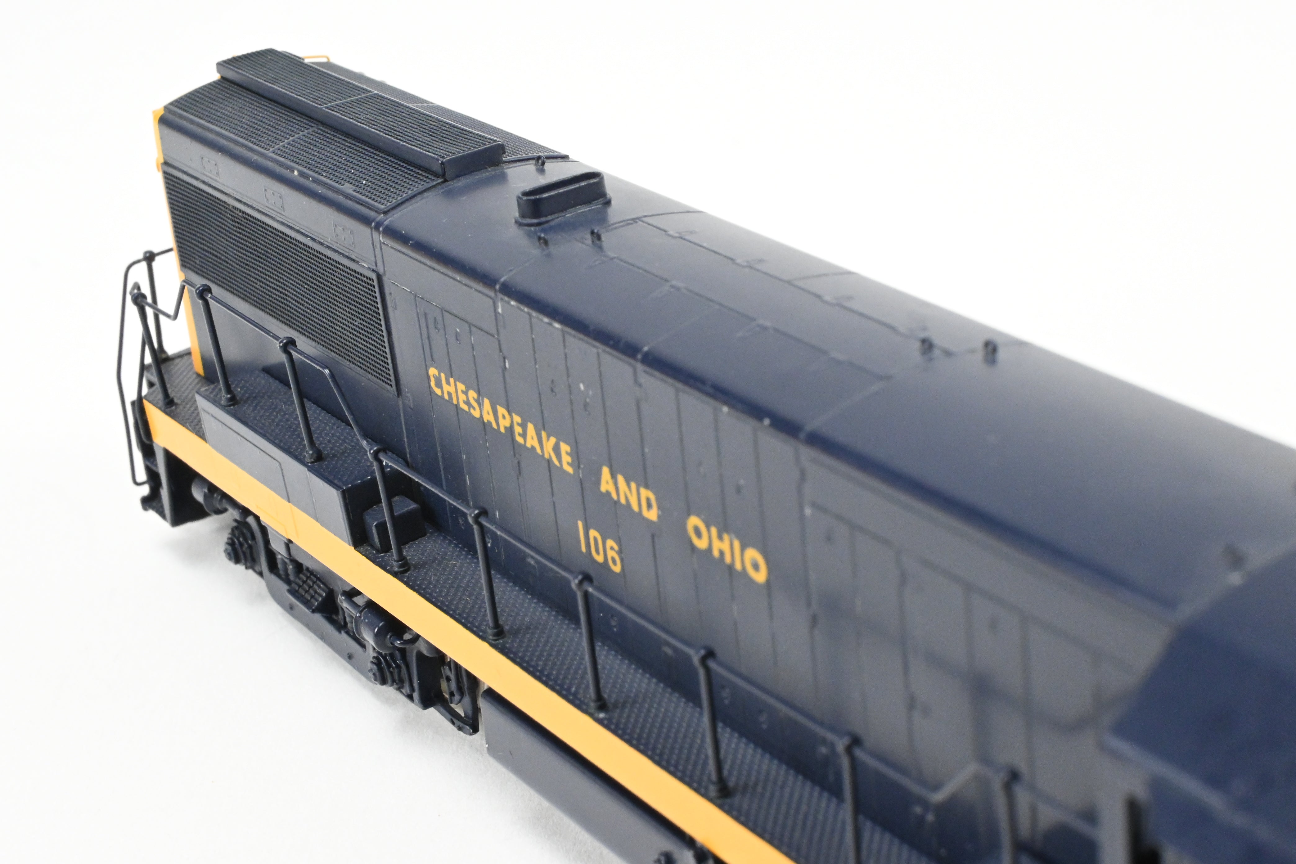 HO Brass Oriental Limited C&O GE U25B 2500 HP Low Hood Intermediate Factory-Painted Model