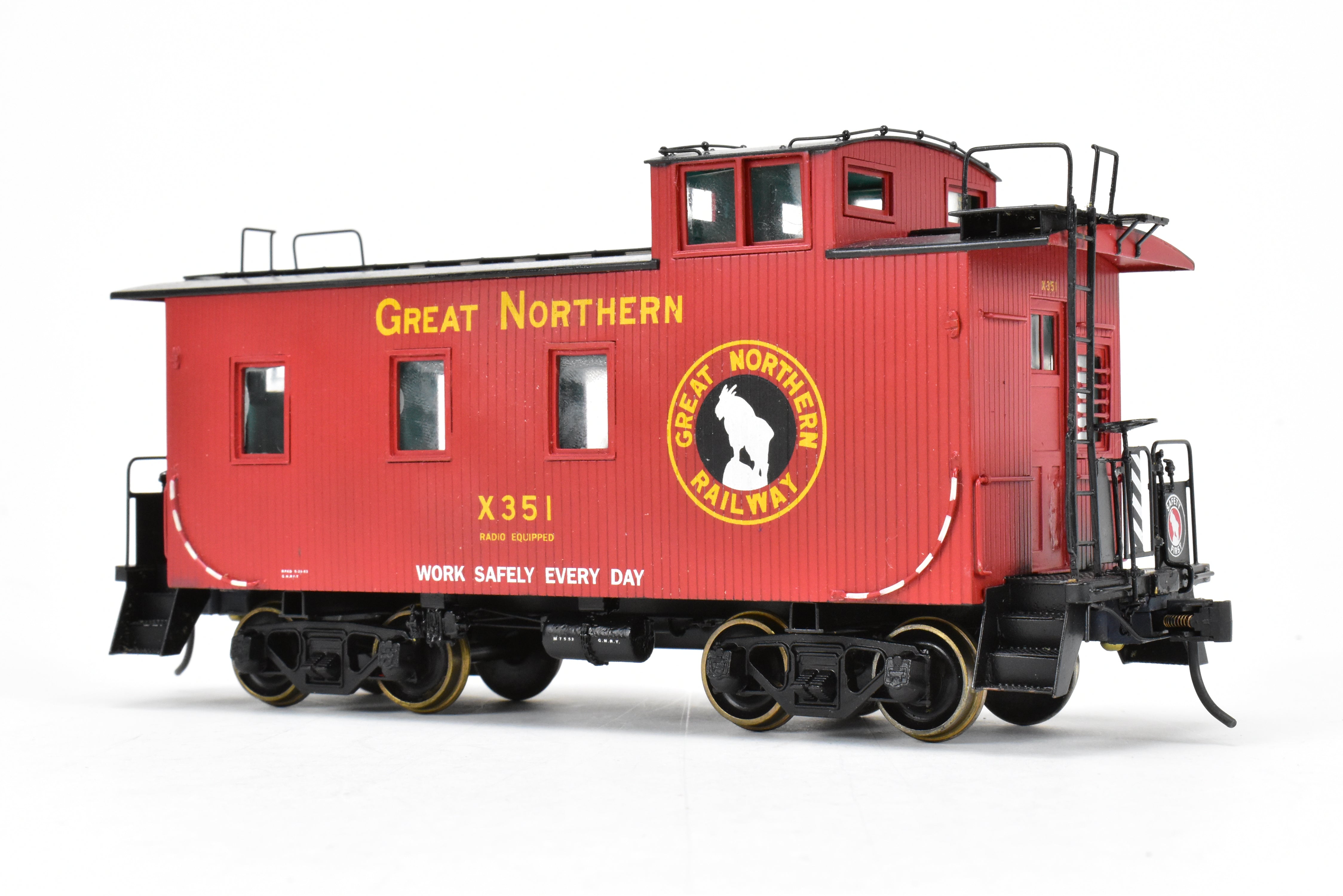 O Scale Oriental Limited Great Northern 25-Foot Wood Caboose CP #X351 with Slogan