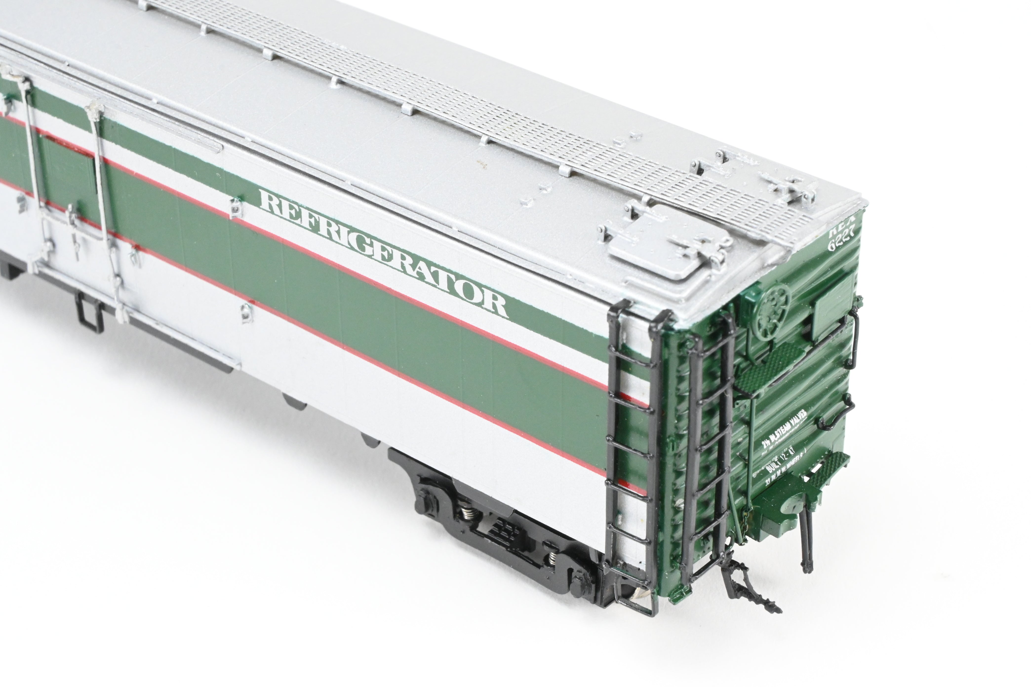 1993 HO Brass Challenger Imports 52' Steel Express Refrigerator Car