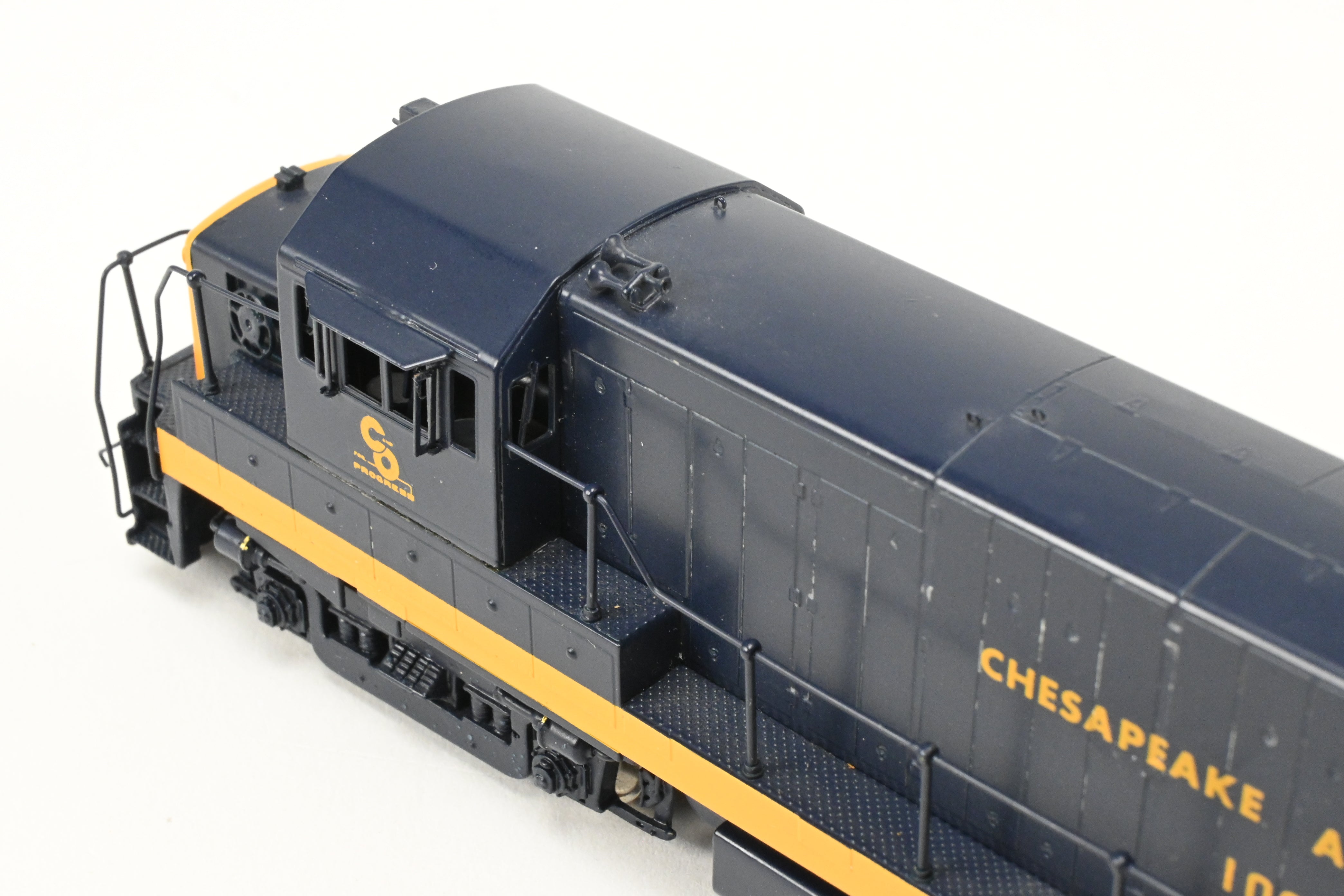 HO Brass Oriental Limited C&O GE U25B 2500 HP Low Hood Intermediate Factory-Painted Model