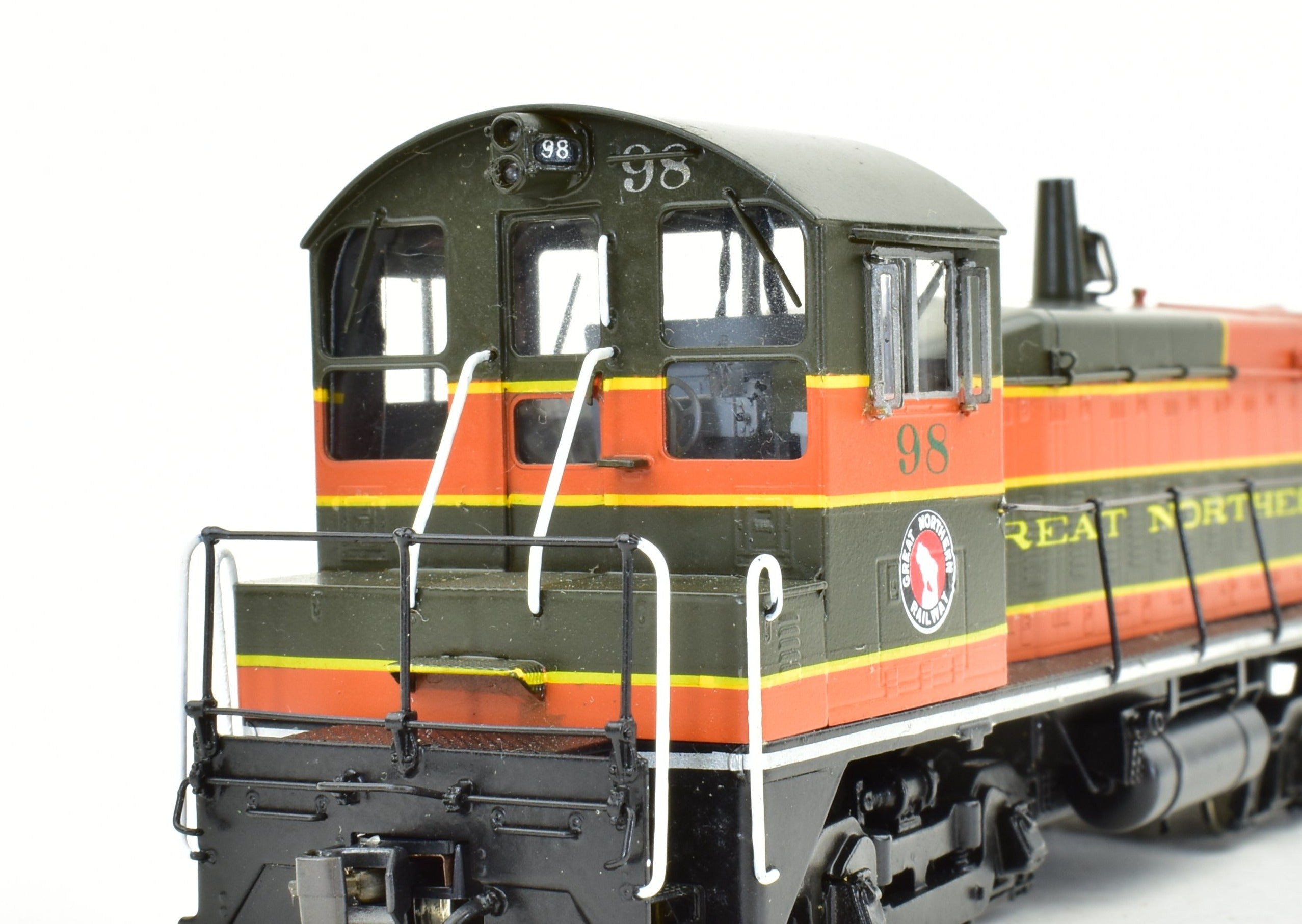 HO Scale Brass Great Northern EMD SW-8 800HP Pro-Painted Switcher by Oriental Limited