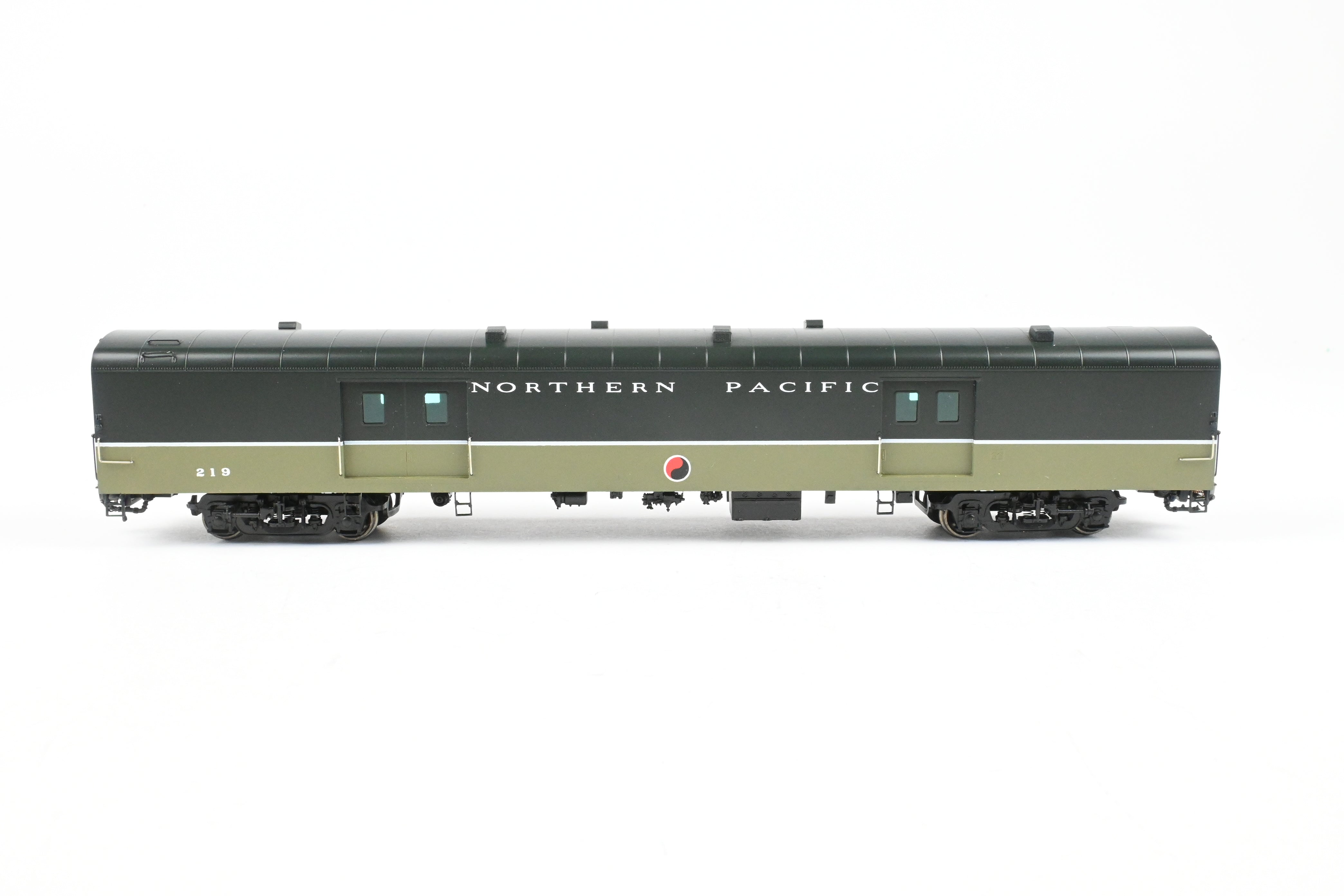HO Brass Railway Classics - Northern Pacific Baggage Car No. 219 in Loewy Scheme