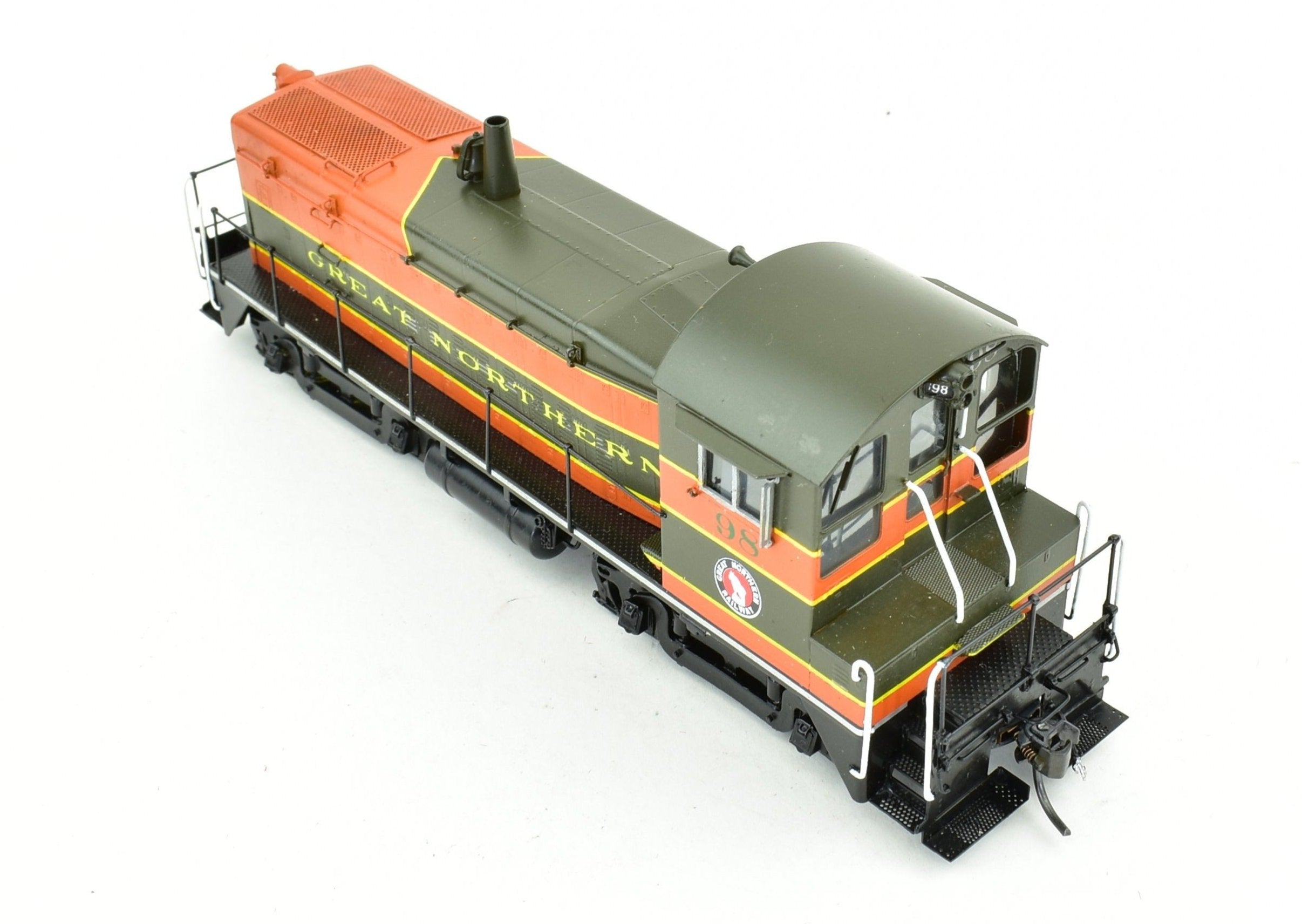 HO Scale Brass Great Northern EMD SW-8 800HP Pro-Painted Switcher by Oriental Limited