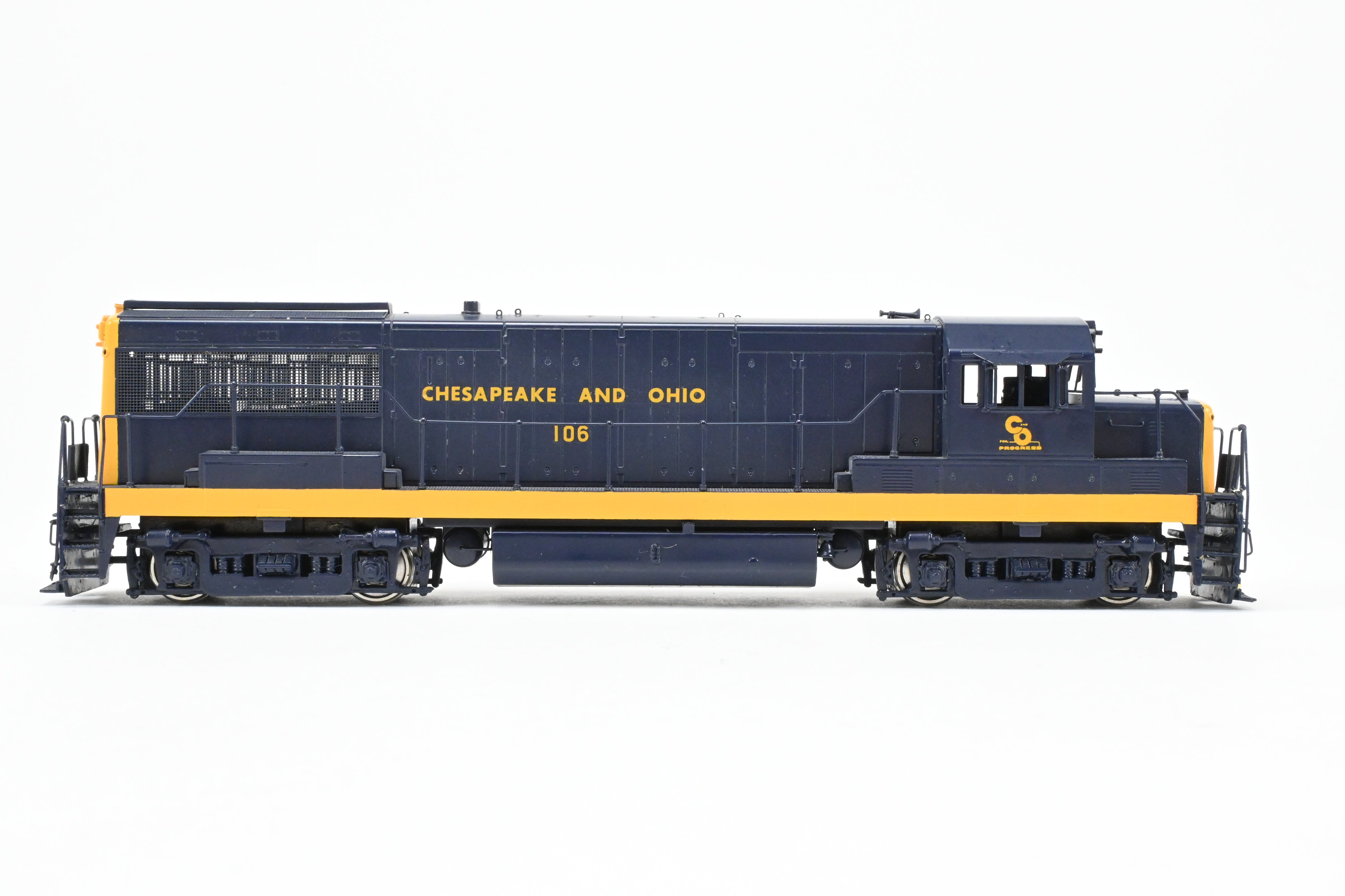 HO Brass Oriental Limited C&O GE U25B 2500 HP Low Hood Intermediate Factory-Painted Model