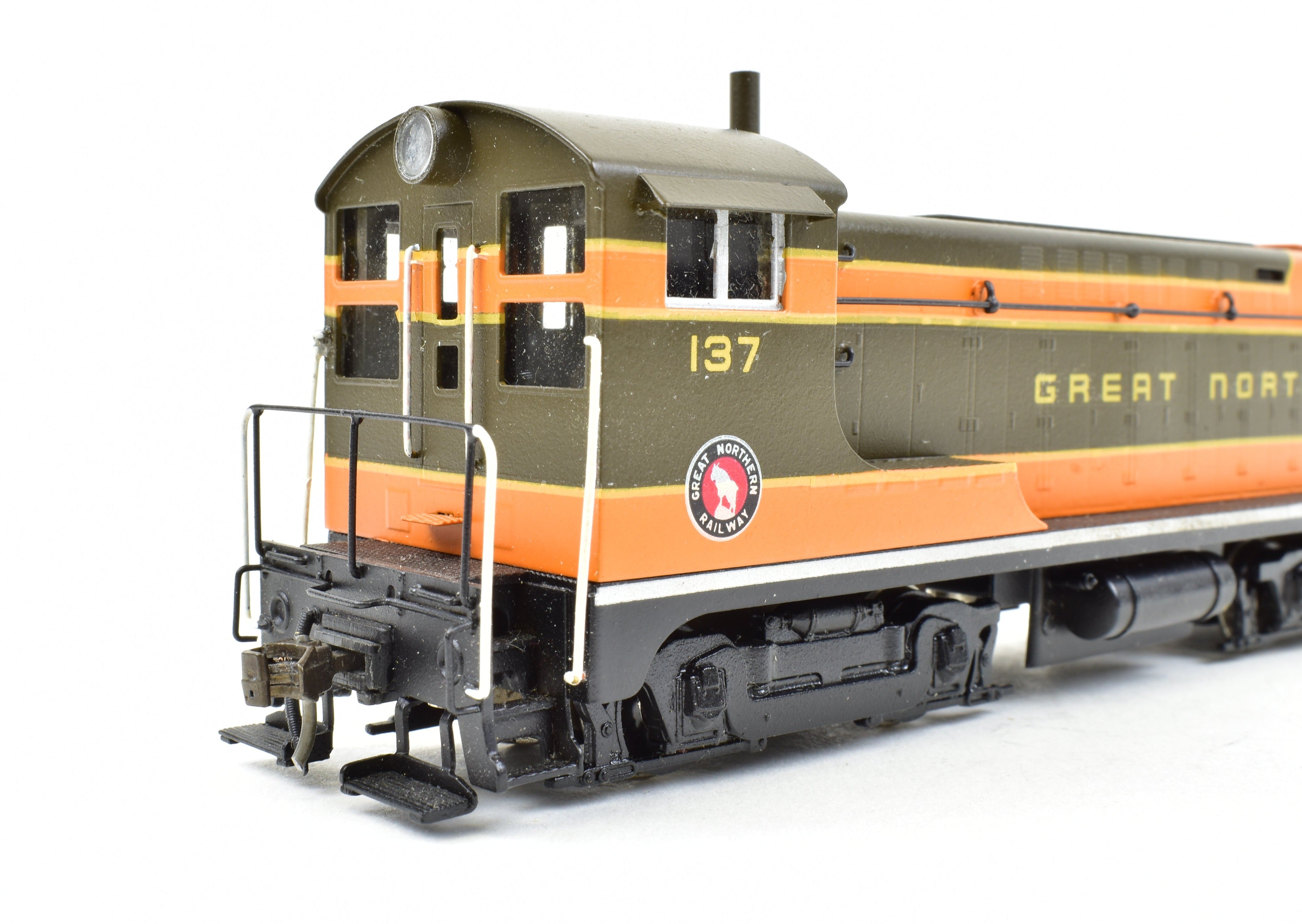 HO Scale Brass Hallmark Models GN - Great Northern Baldwin VO - 1000 Diesel Switcher Professionally Painted Model Train