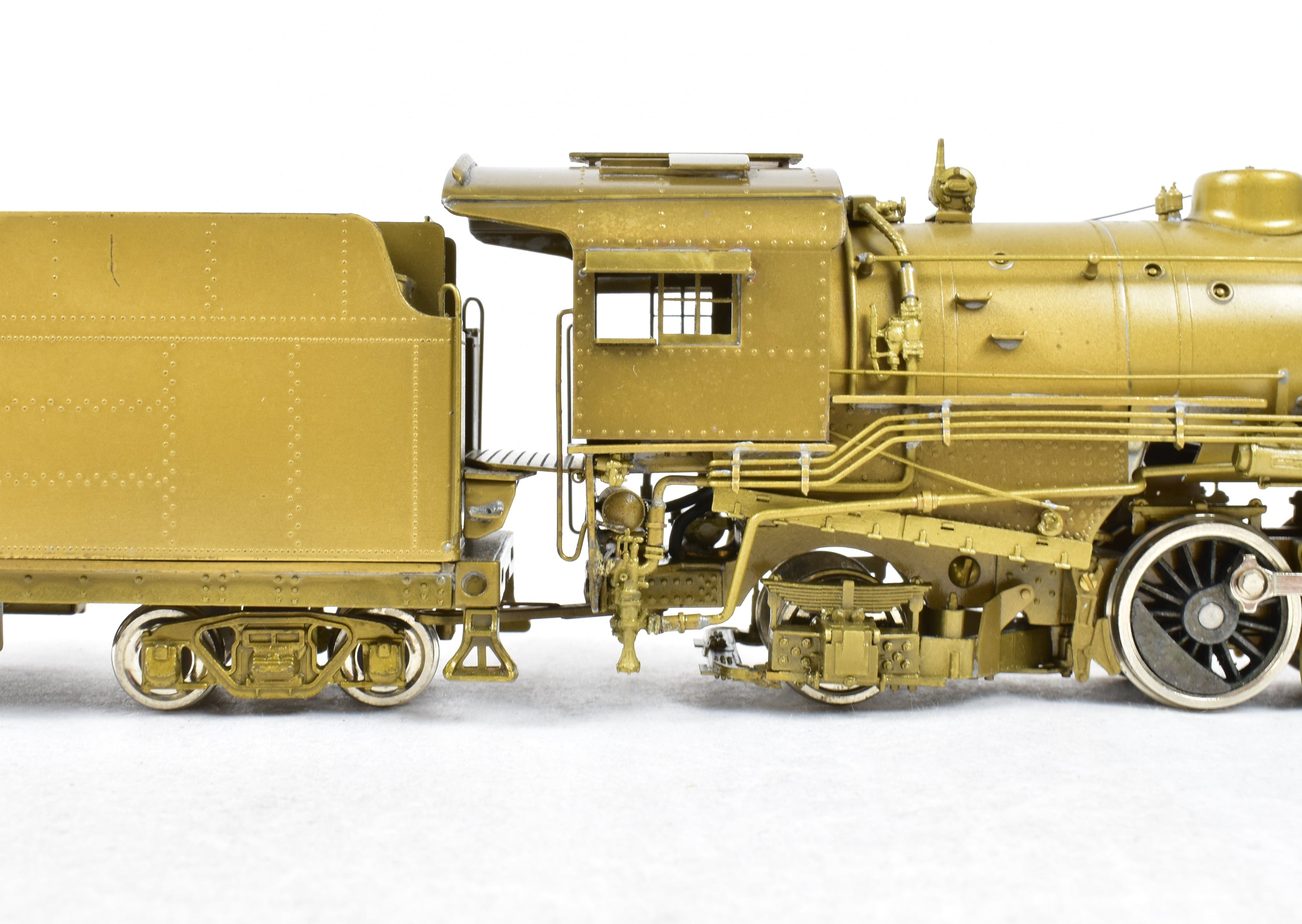High - Quality HO Scale Brass Pacific Fast Mail (PFM) Model of United States Railway Administration (USRA) 2 - 8 - 2 Light Class Mikado Locomotive from 1977 Hi - Grade Run