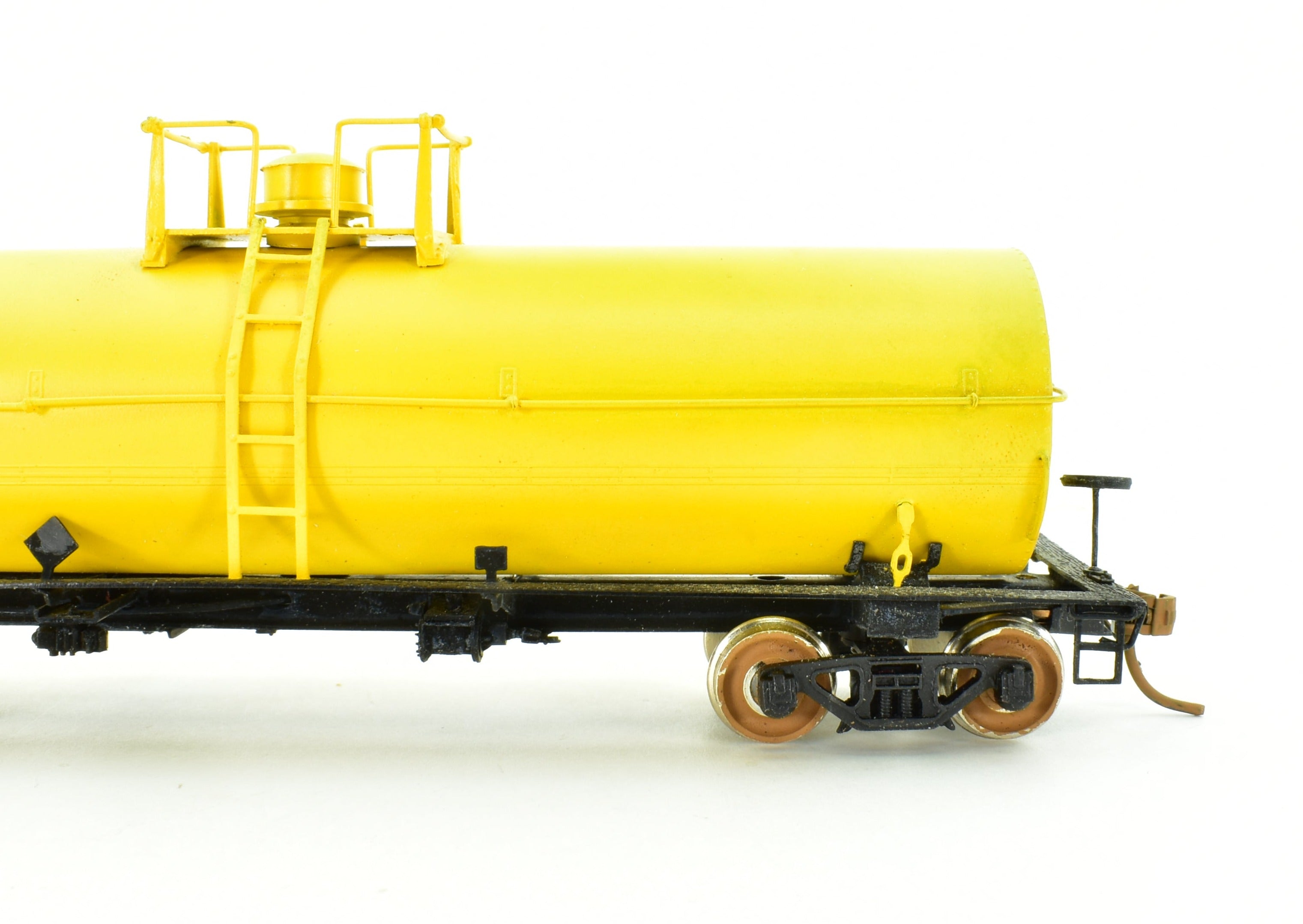 HO Scale Yellow Painted 11,141 Gallon Tank Car by Precision Scale Co.