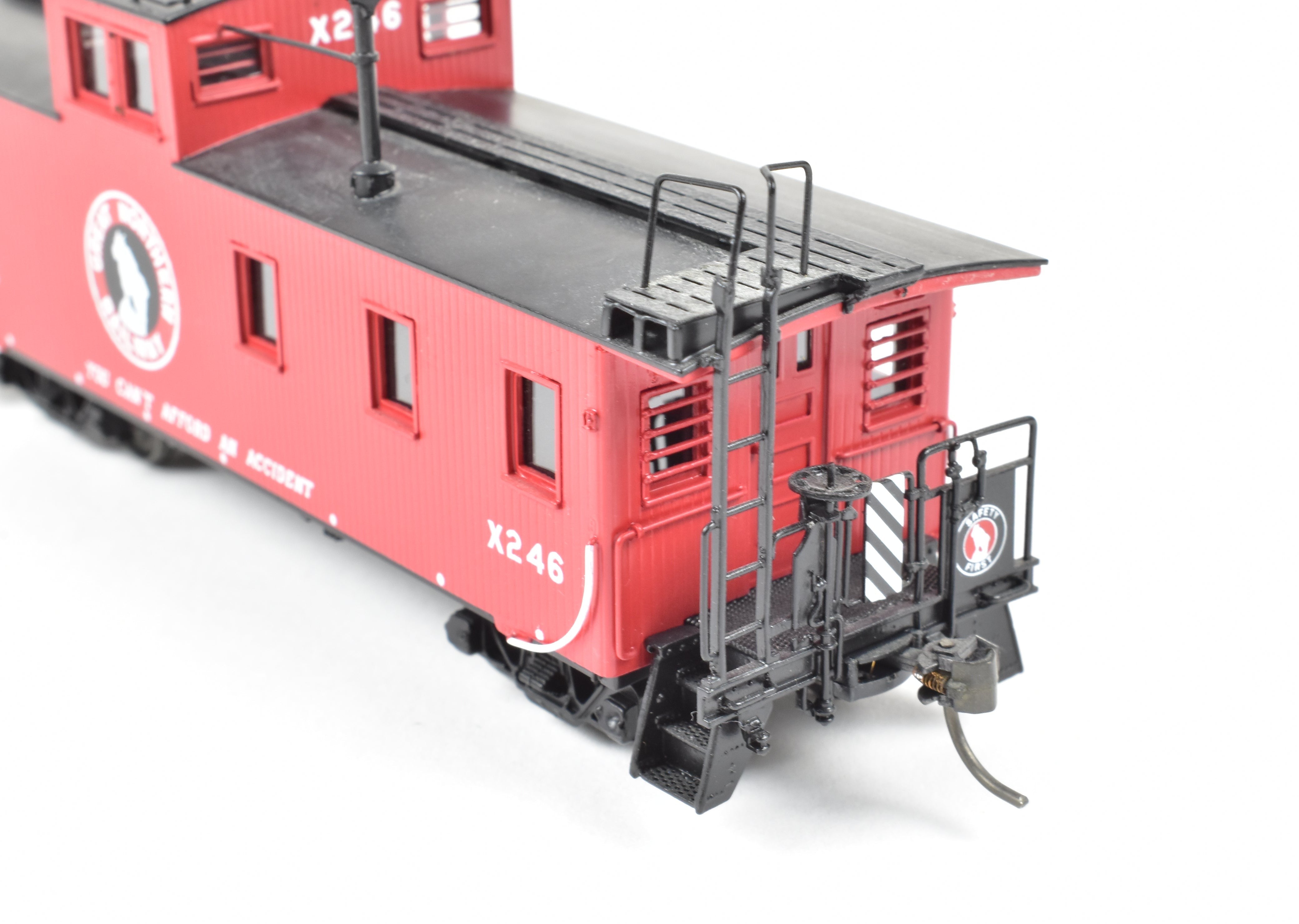 HO Brass OMI Overland Models' Great Northern 30' Lighted Wood Sided Caboose #X246