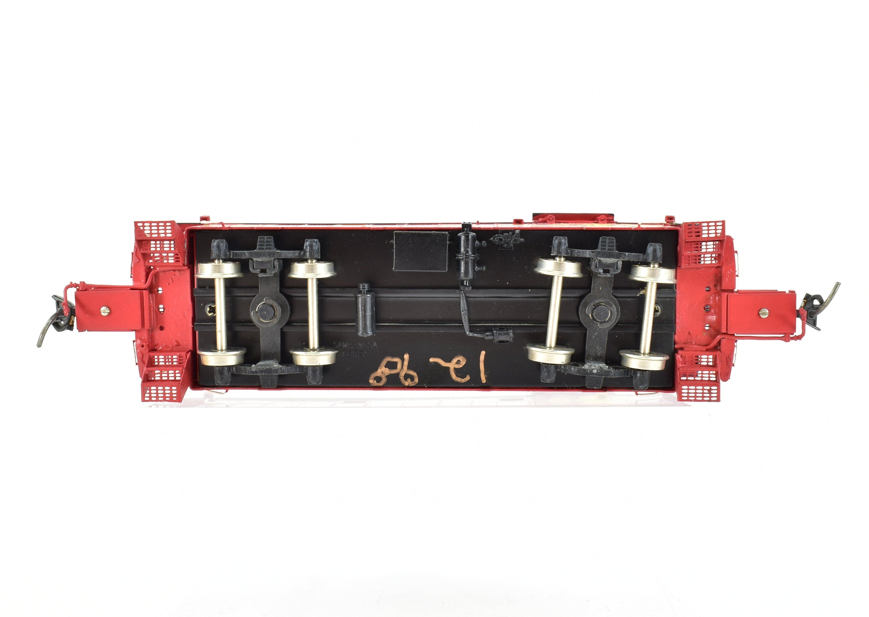HO Scale Brass Oriental Limited ATSF - Santa Fe Modern Style Peaked Roof Caboose with Factory Painting for Model Trains