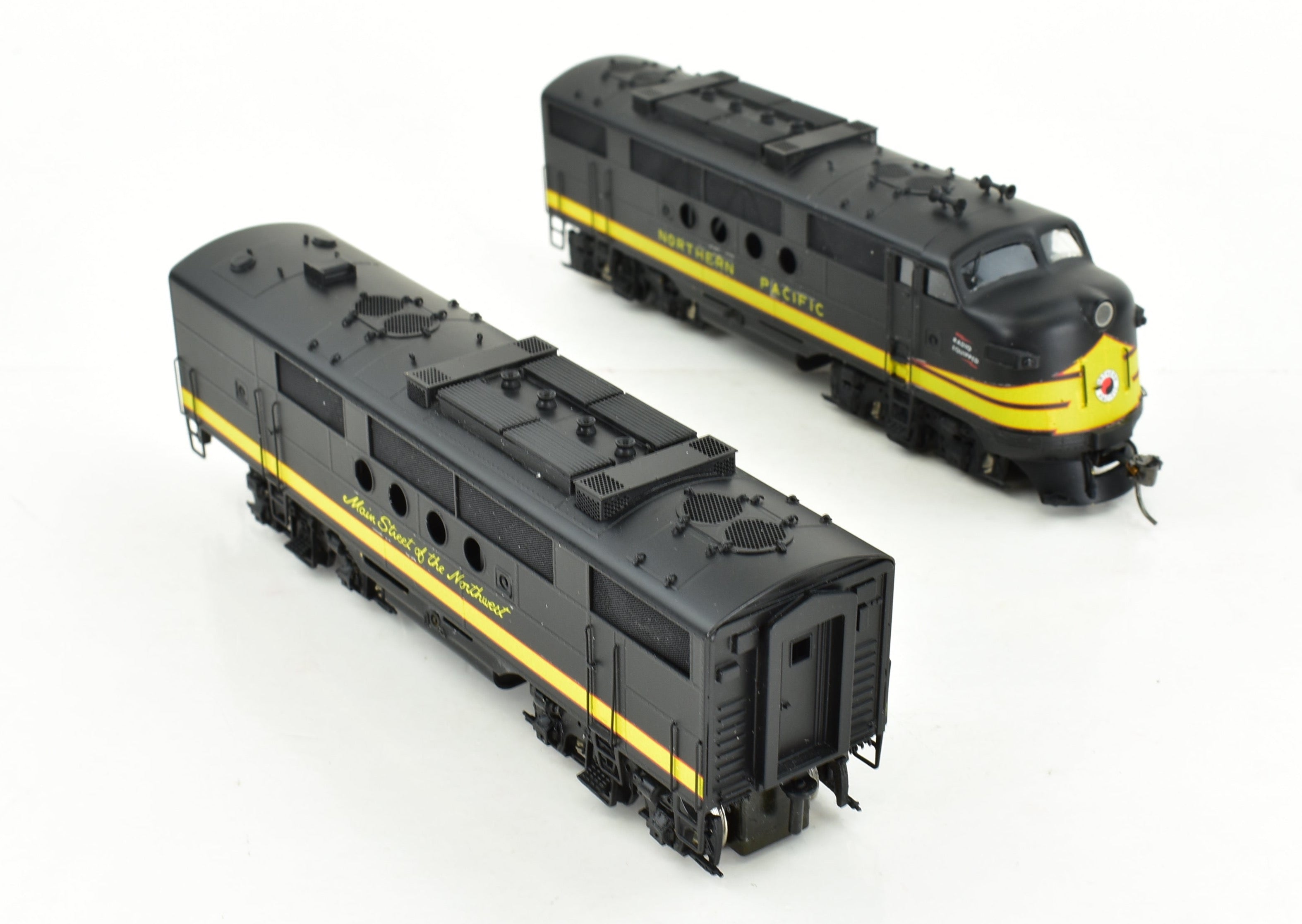 HO Scale Brass Hallmark Models NP - Northern Pacific EMC FT A/B Powered Factory - Painted Set