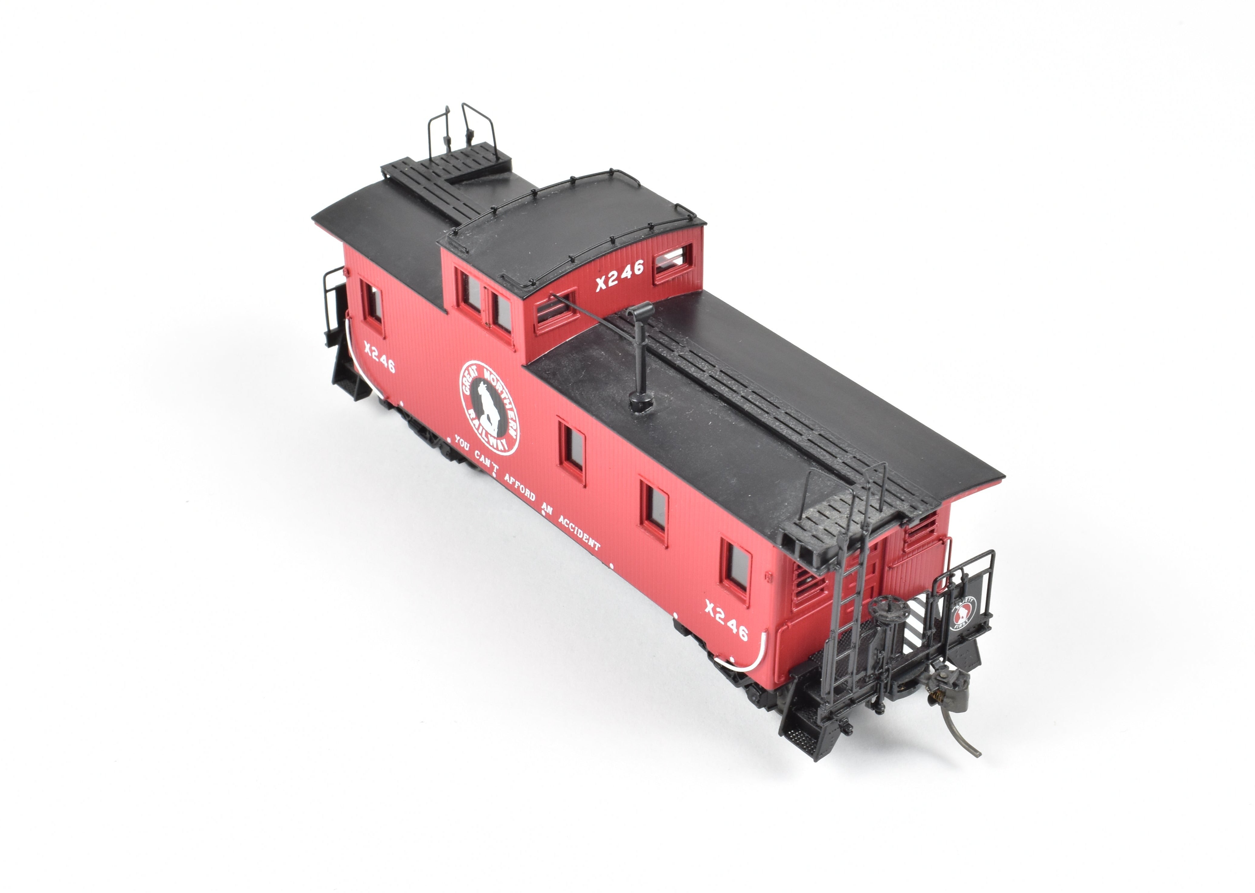 HO Brass OMI Overland Models' Great Northern 30' Lighted Wood Sided Caboose #X246