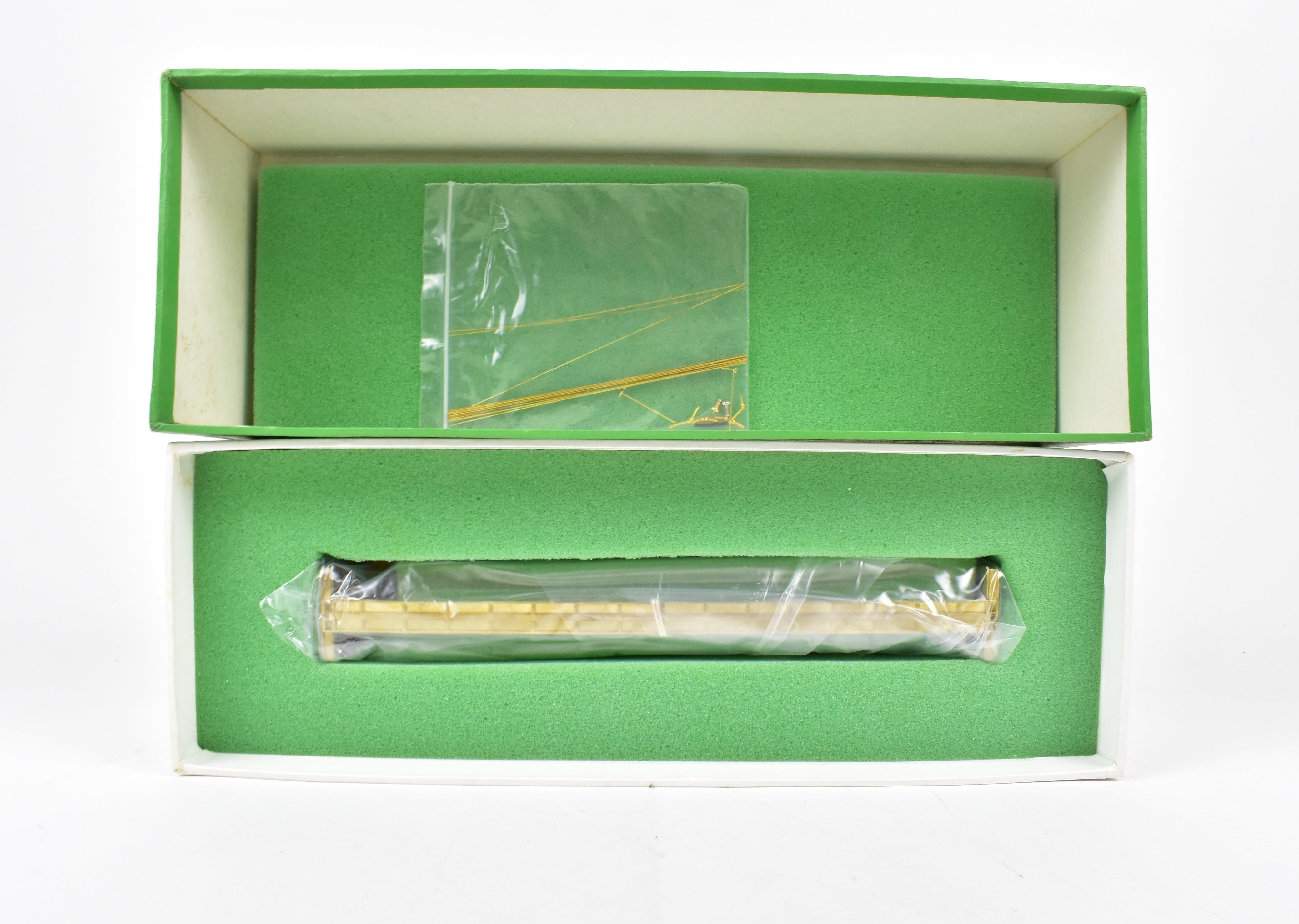 HO Brass OMI 64-Foot Thrall Center Beam Flat Car with Oval Openings