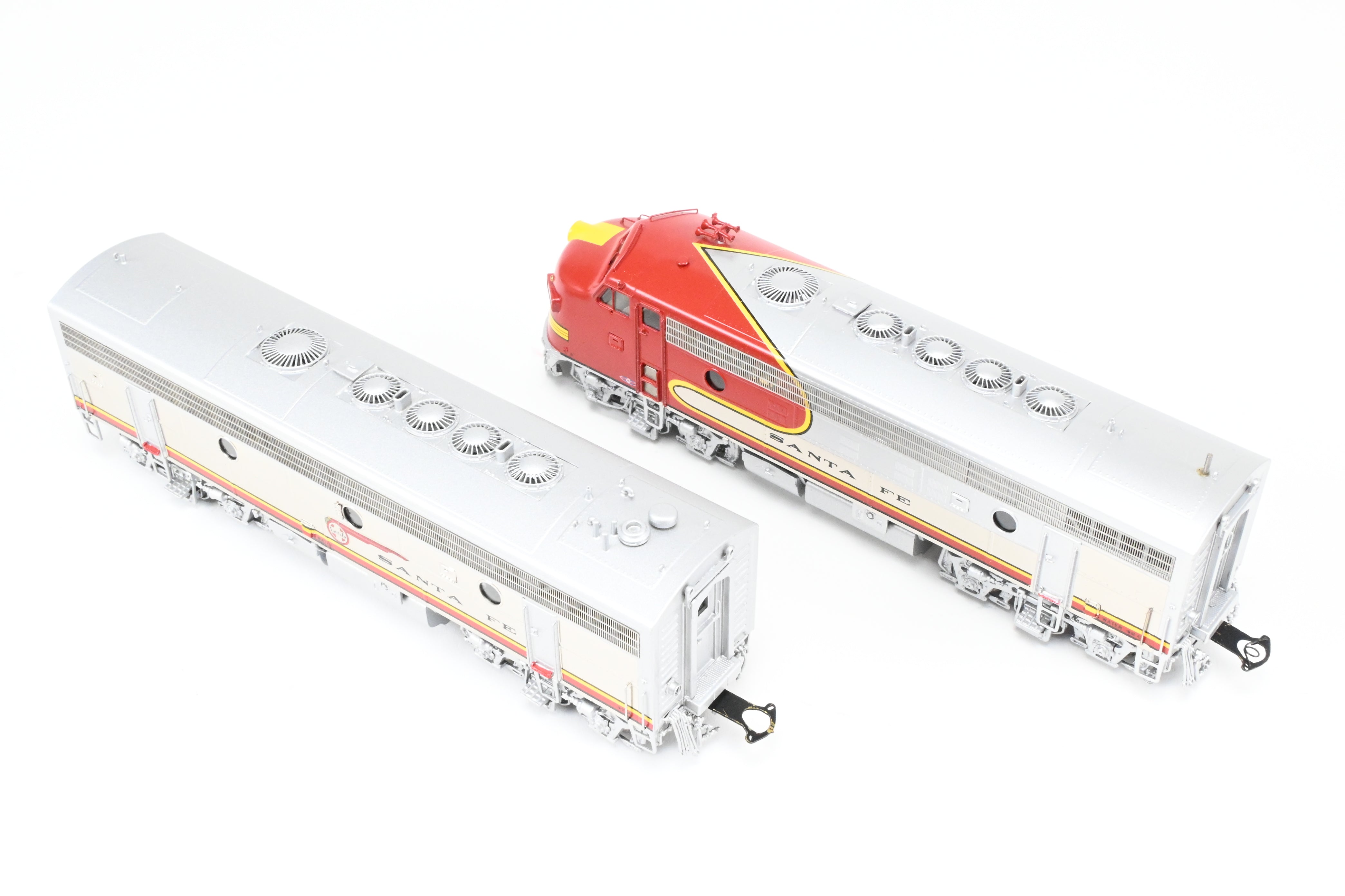 HO Scale Brass Model Train Set - Overland Models Inc. ATSF - Santa Fe EMD F7 A - B - B - A Set #1 (1950's Era FP) with Cars #42L, 42A, 42B, 42C