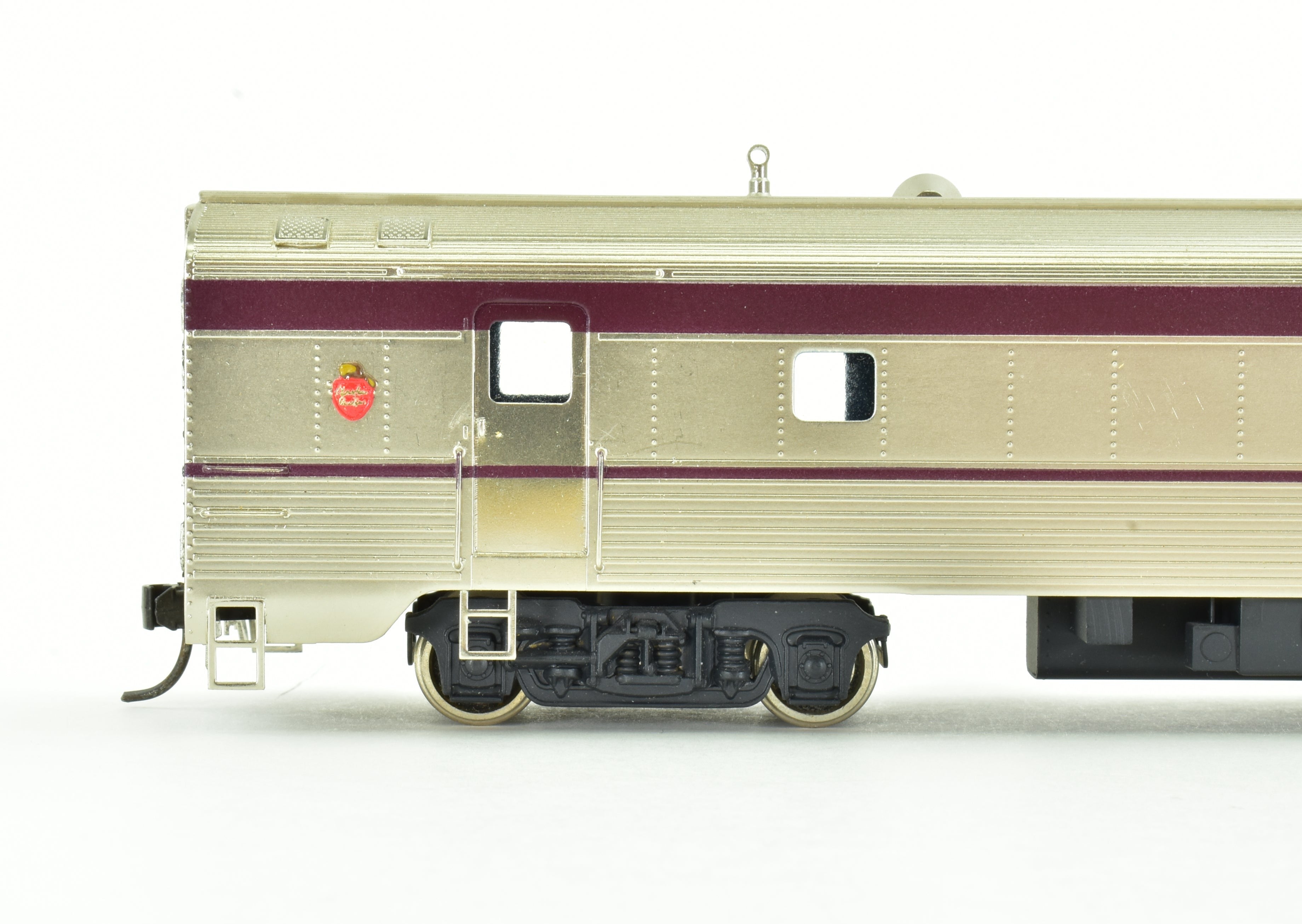 High - Quality HO Scale Brass S. Soho & Co. Canadian Pacific Railroad Empress Lightweight Dining Car with Custom Finishing