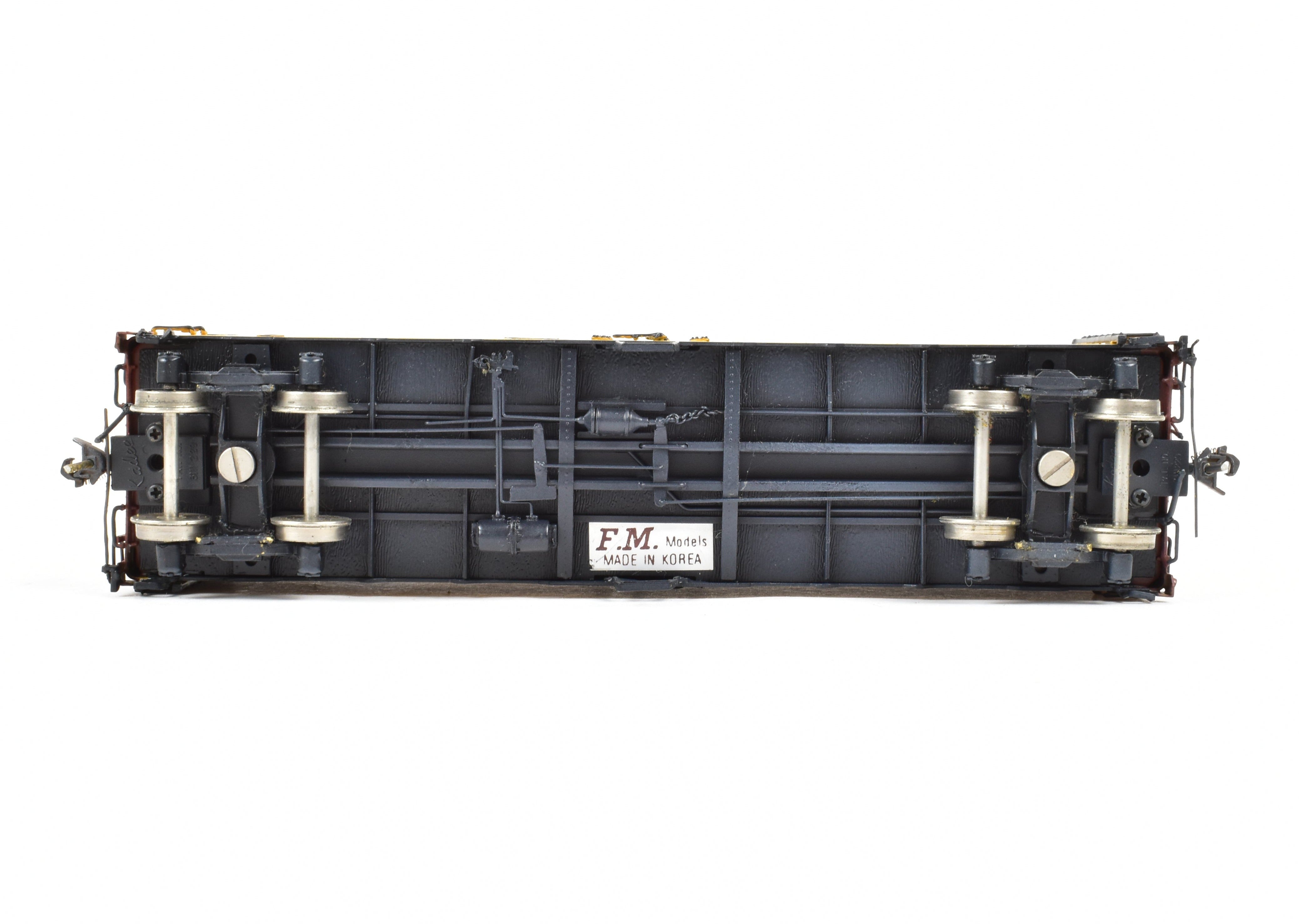 HO Scale Brass CIL - Challenger Imports North Pacific Steel Ice Refrigerator Freight/Passenger Car with Light Weathering and 'Scenic Route of The Vista - Dome North Coast Limited' Design