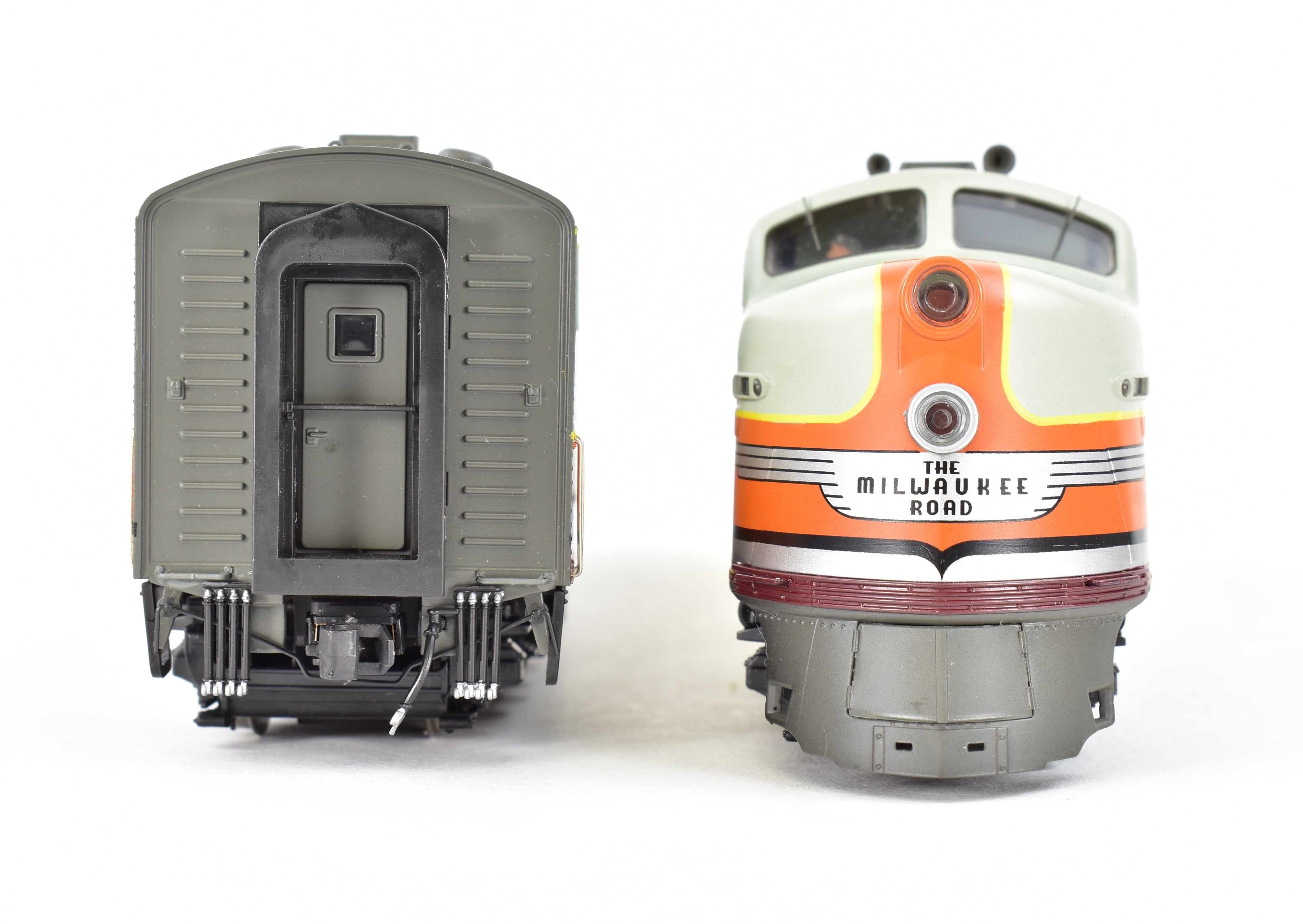 Broadway Limited Imports MILW Milwaukee Road E6A/A Set with QSI DCC, Sound & Spare Parts