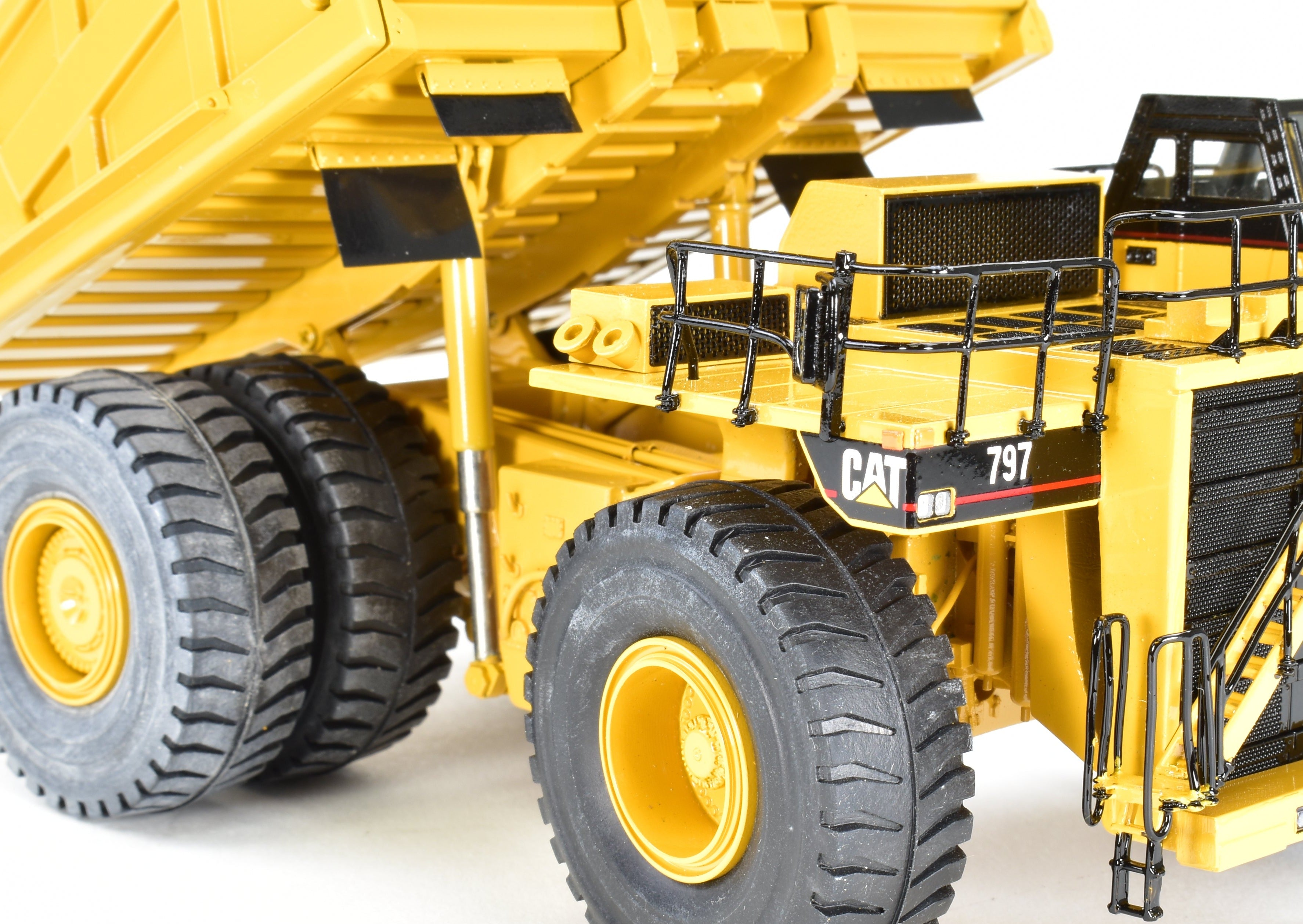 High - Quality HO Scale Brass Construction Caterpillar 797 Mining Truck Model by CCM
