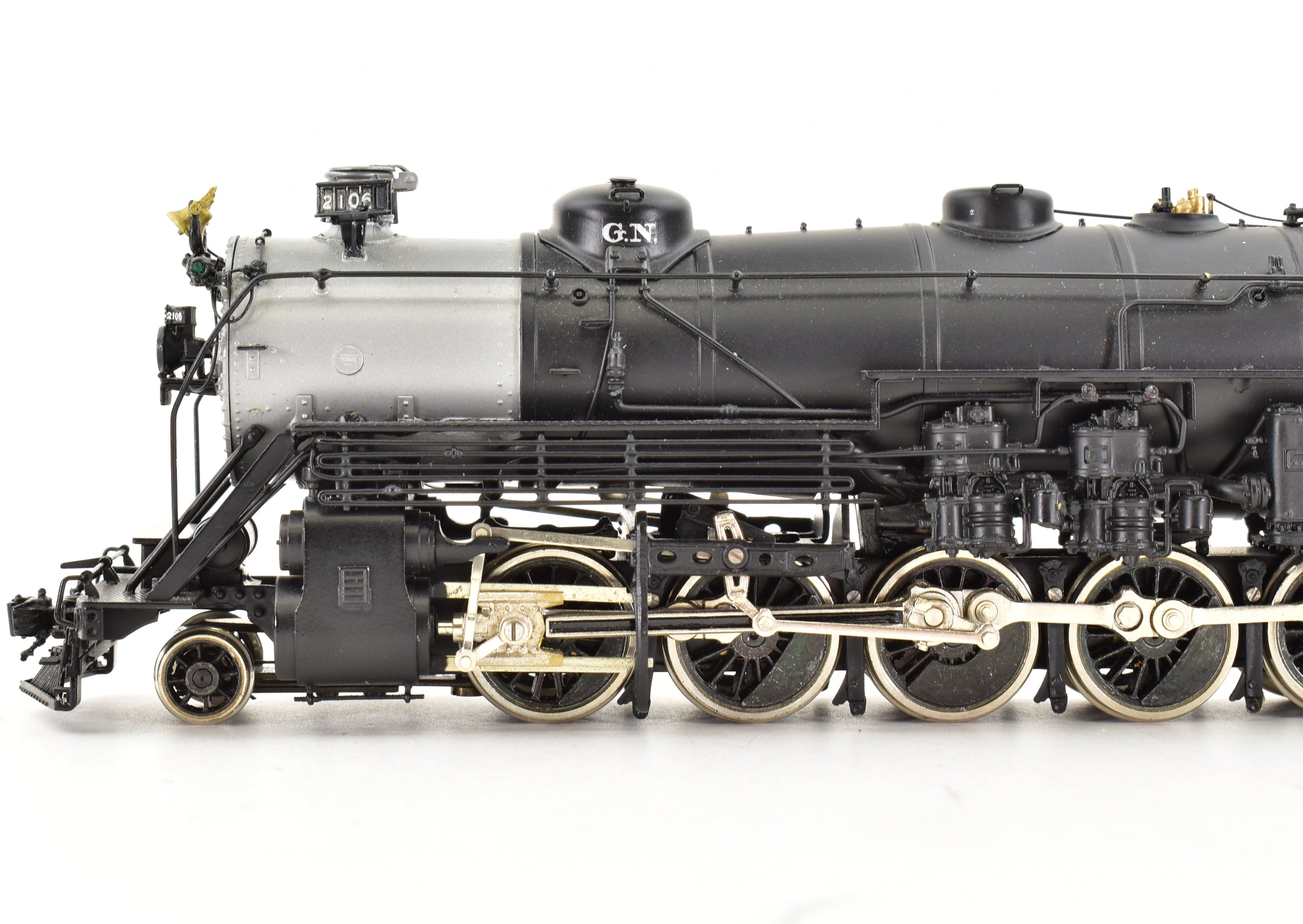 High - Quality HO Scale Brass Model Train CON PFM - Tenshodo GN - Great Northern 2 - 10 - 2 Class Q - 1 Factory - Painted Model from 1984 Production Run