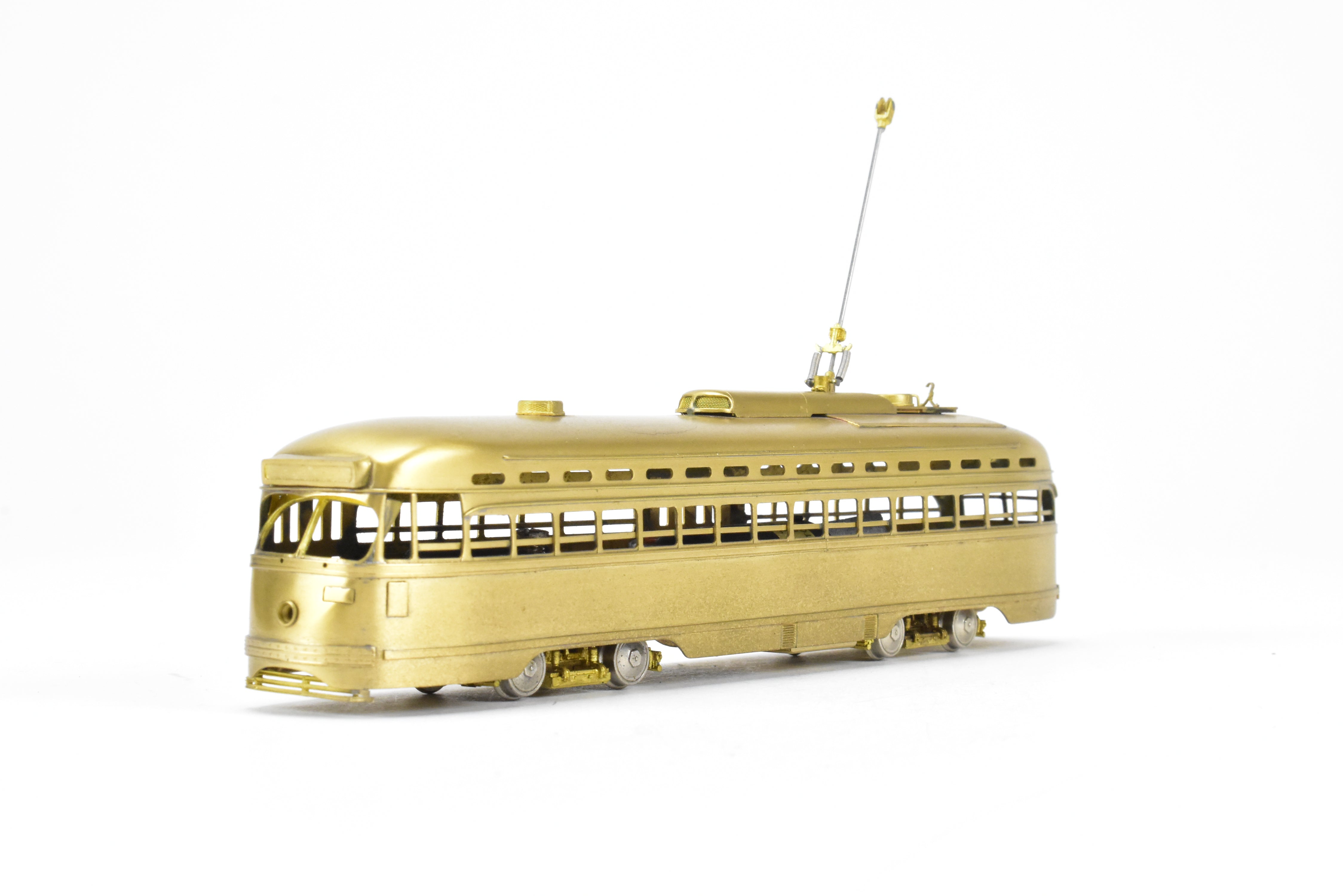 High - Quality HO Scale Brass Model of WP Car Corp. 1946 PCC Type - B Trolley with Blinker Doors for Model Railroading Enthusiasts