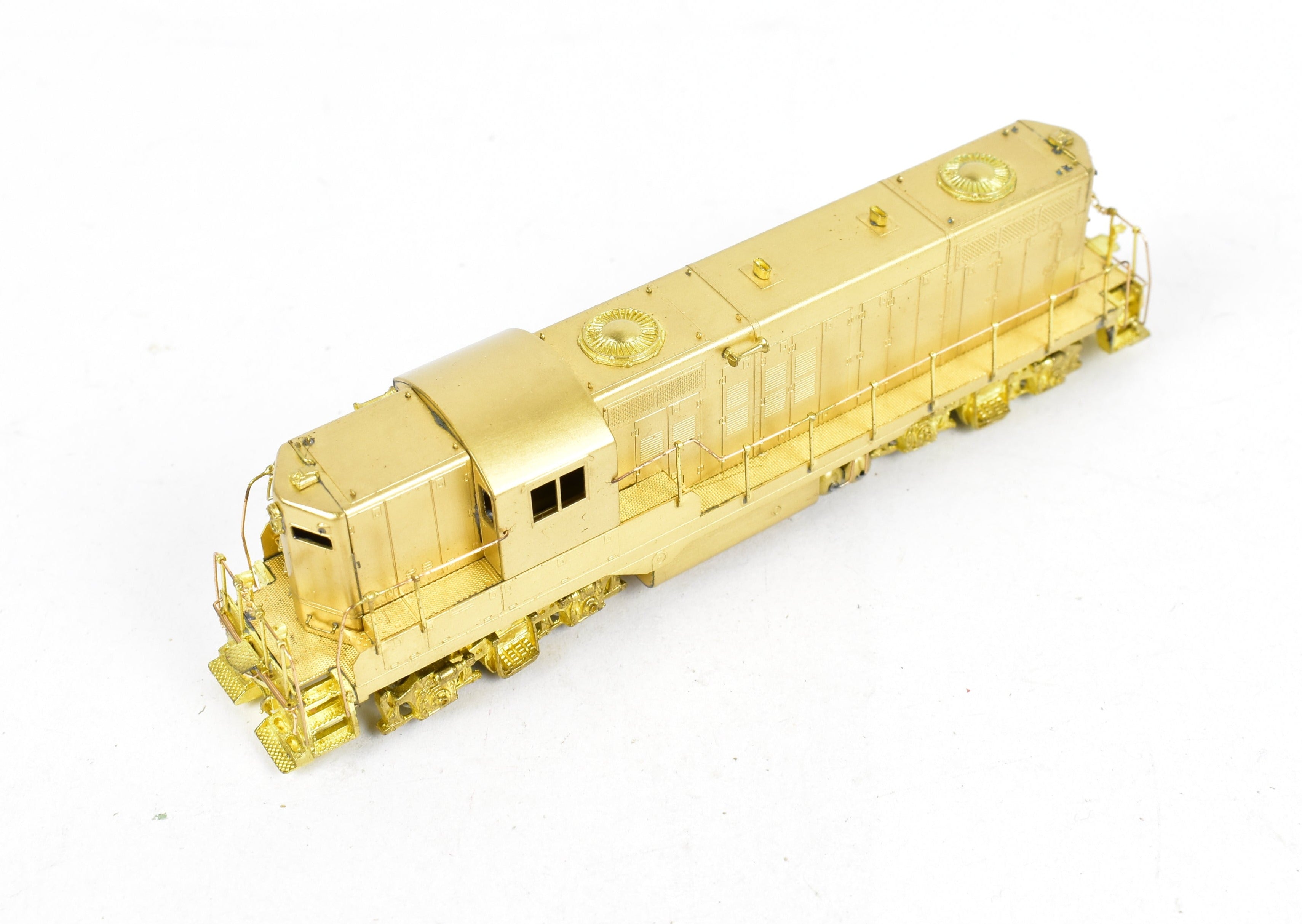 N Scale Brass Hallmark Model EMD GP - 9 Standard Version Train Model with Detachable Dynamic Brakes for Various Road Layouts
