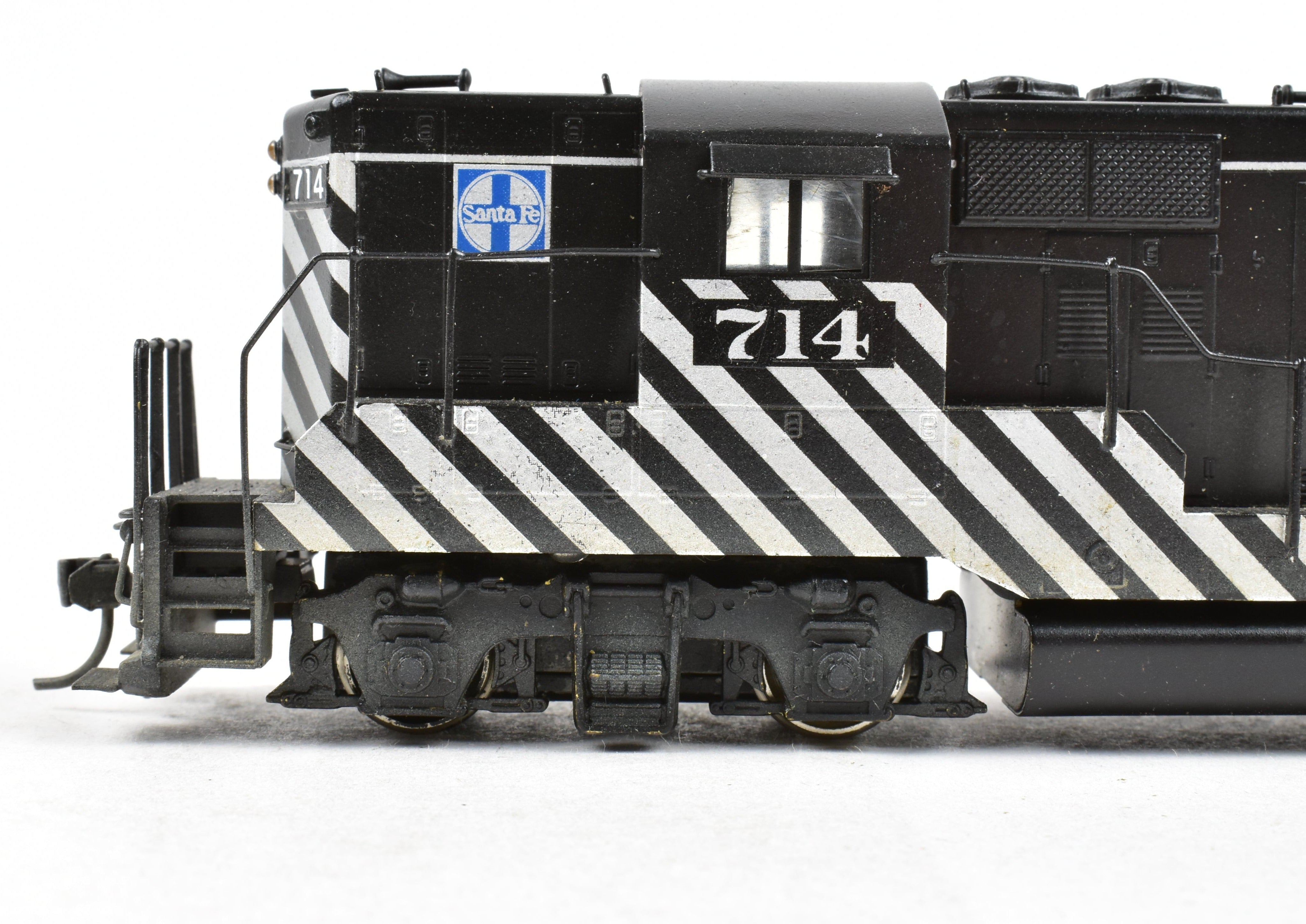 High - Quality HO Scale Brass Hallmark Models ATSF - Santa Fe EMD GP - 9 Diesel Locomotive with Custom Painted Finish and New NWSL Gears