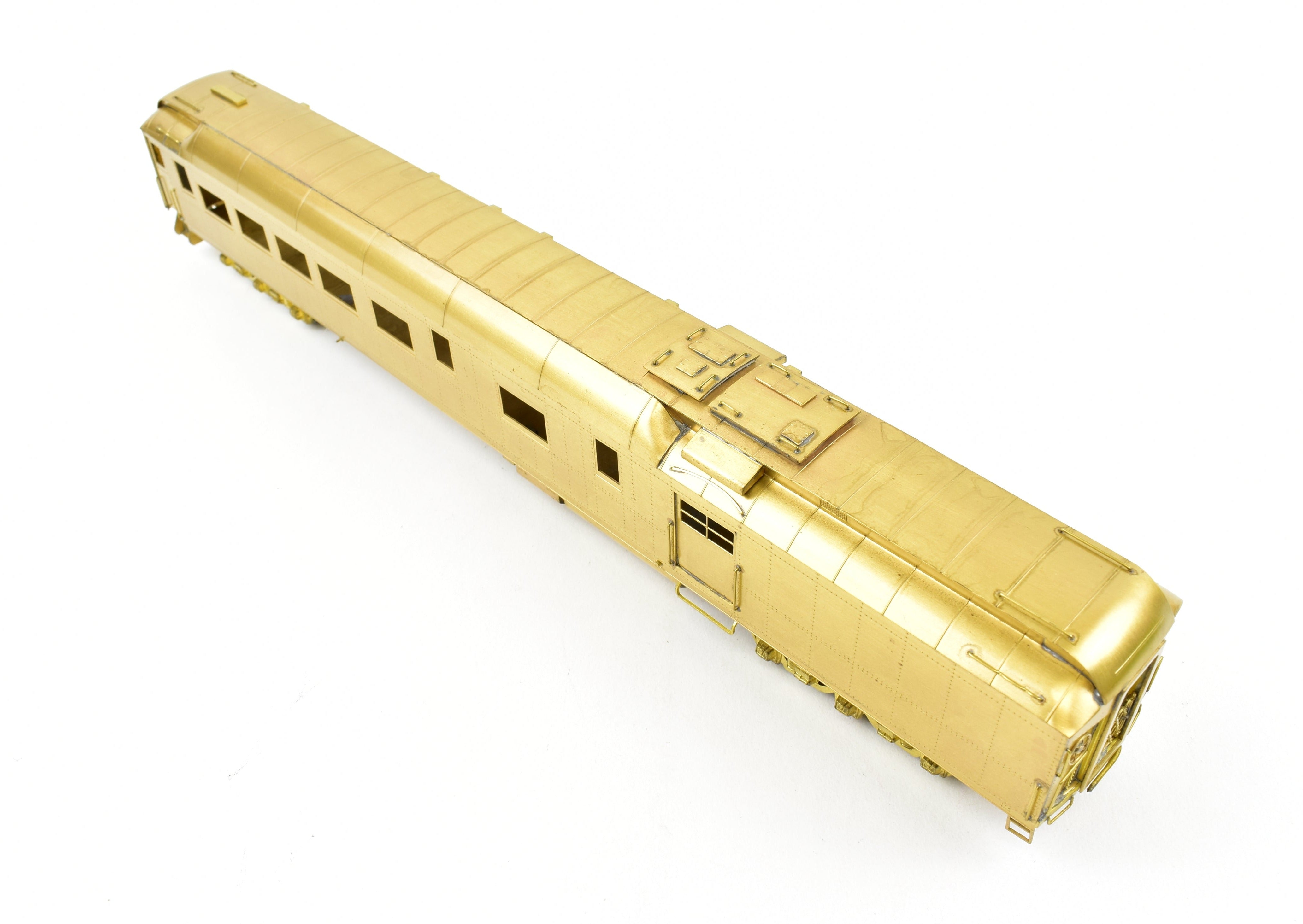 HO Scale Brass Model of Hi - Country Brass ATSF - Santa Fe Heavyweight Baggage Lounge Car #1300