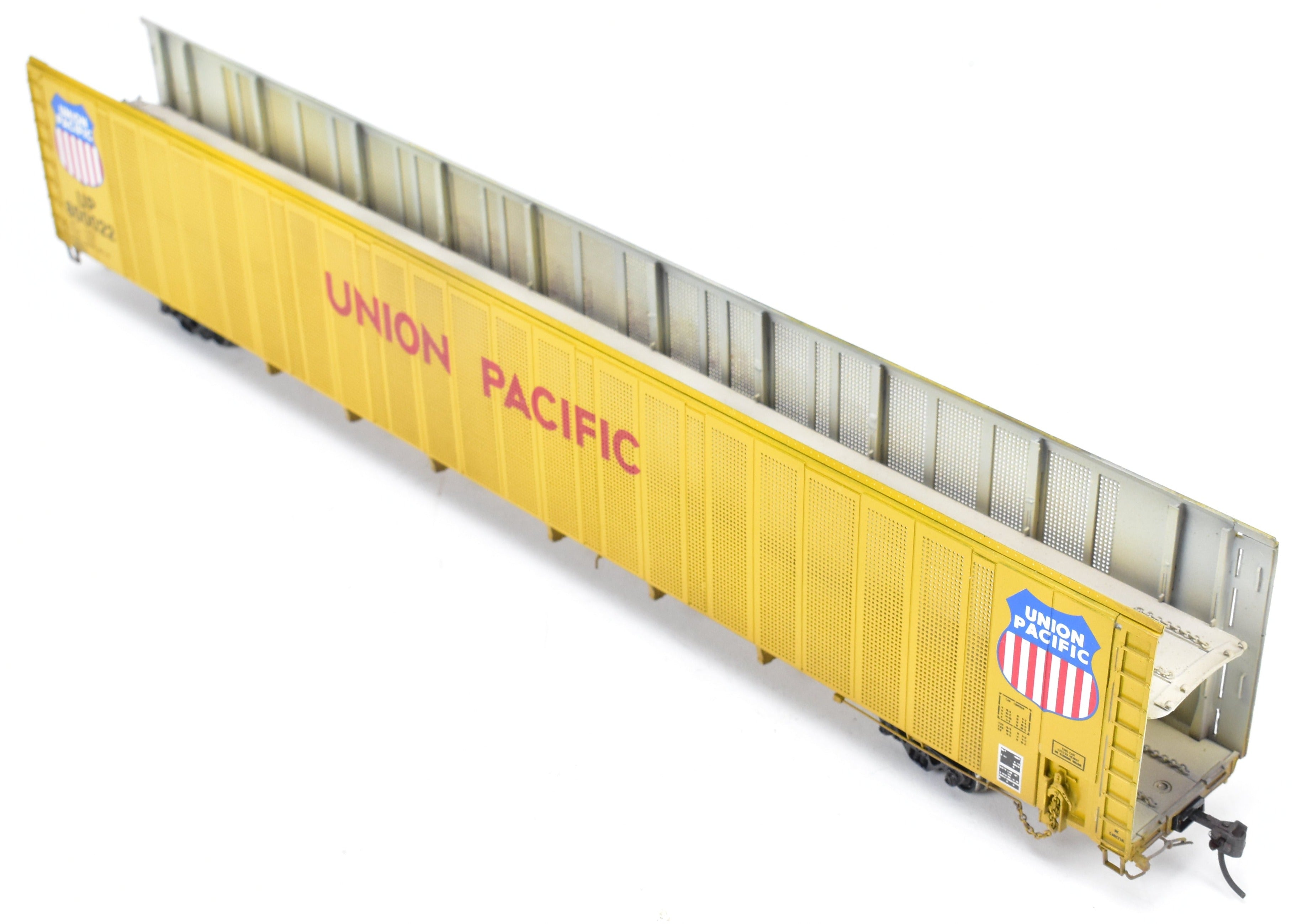 HO Scale Brass Model Railroad Auto Rack Bi - Level Freight Car by Overland Models, Inc. for Union Pacific, Safe - T - Pack Design, No. 800022