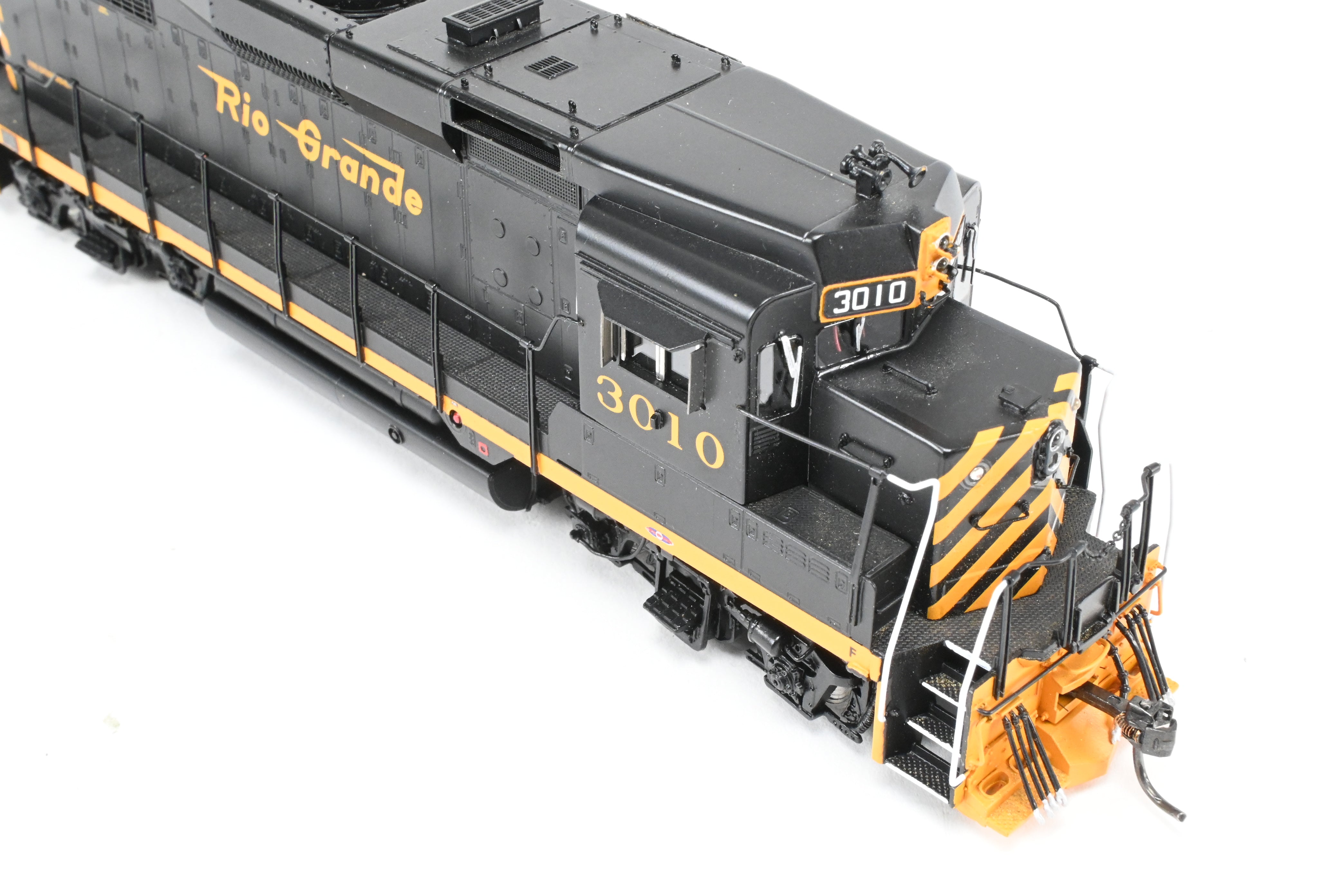 HO Scale Brass Locomotive Model - Overland Models, Inc. D&RGW - Denver And Rio Grande Western EMD GP30 FP in Striking Black/Orange Color Scheme #3010 Equipped with SoundTraxx DCC & Sound System