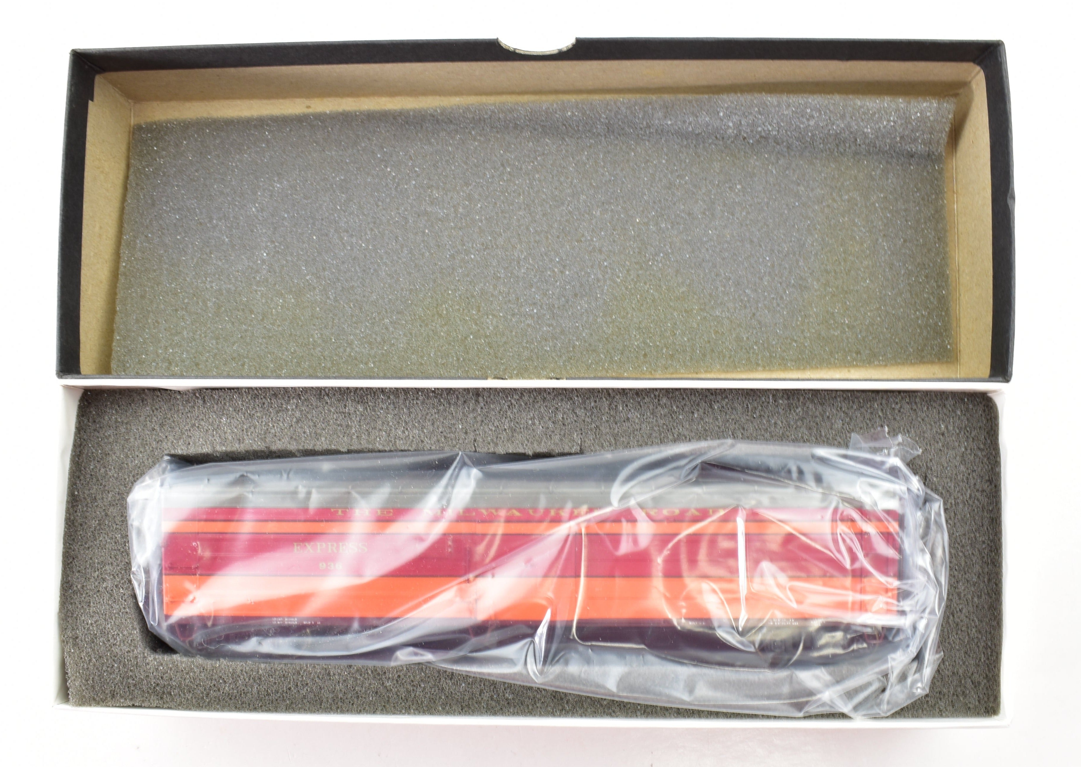 HO Scale Brass Milwaukee Road 50' Passenger Express Boxcar #936 Factory Painted