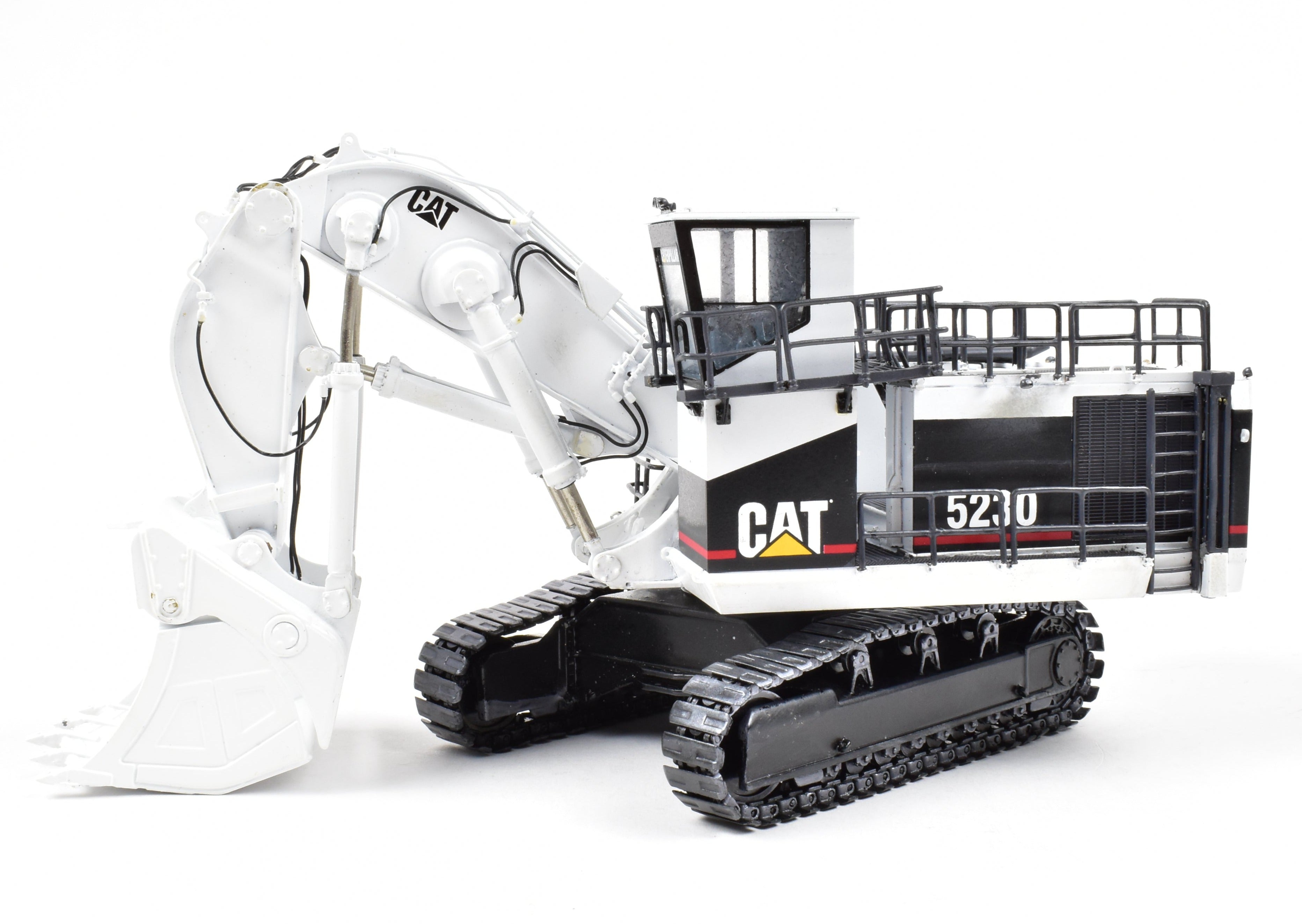 High - Quality HO Scale Brass Construction Caterpillar 5230 Front Shovel Mining Model in Classic White Color for Collectors