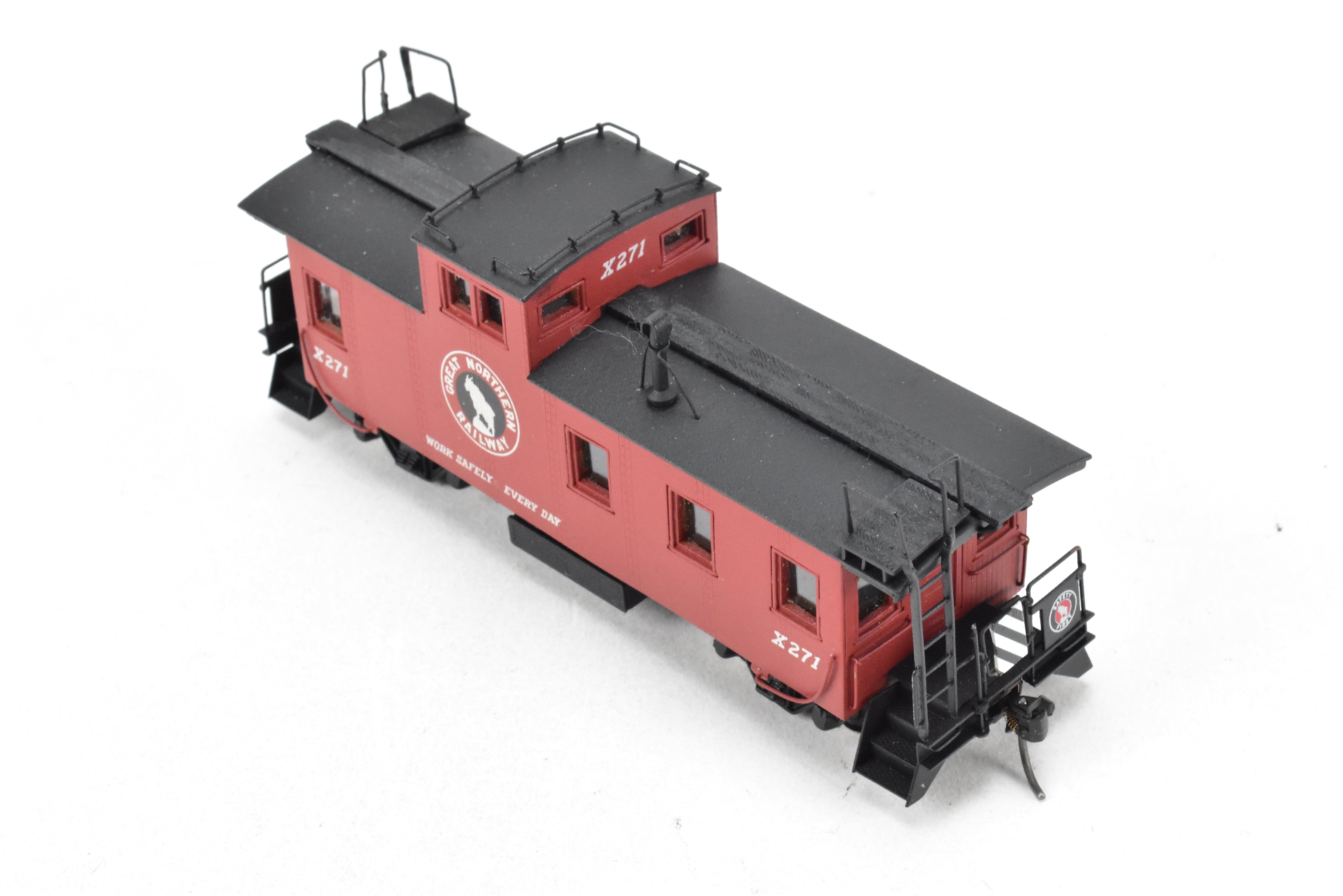 HO Scale Brass Model Train Caboose - OMI (Overland Models, Inc.) GN (Great Northern) 30 - Foot Plywood - Sheathed Caboose C/P X271
