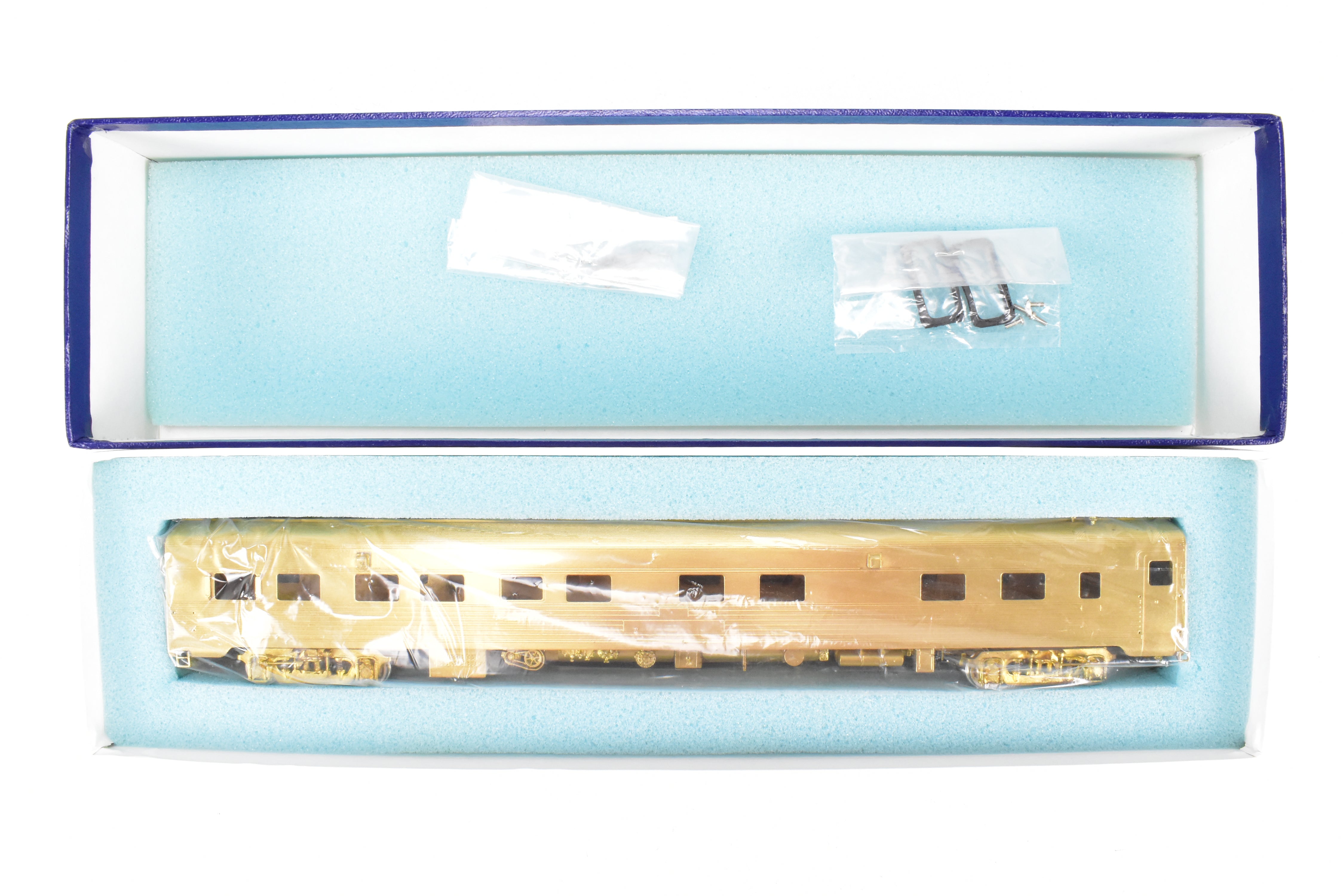 High - Quality HO Scale Brass Cascade Models Union Pacific Budd 10 RMT - 6DBR Cabarton Staff Car Model #202