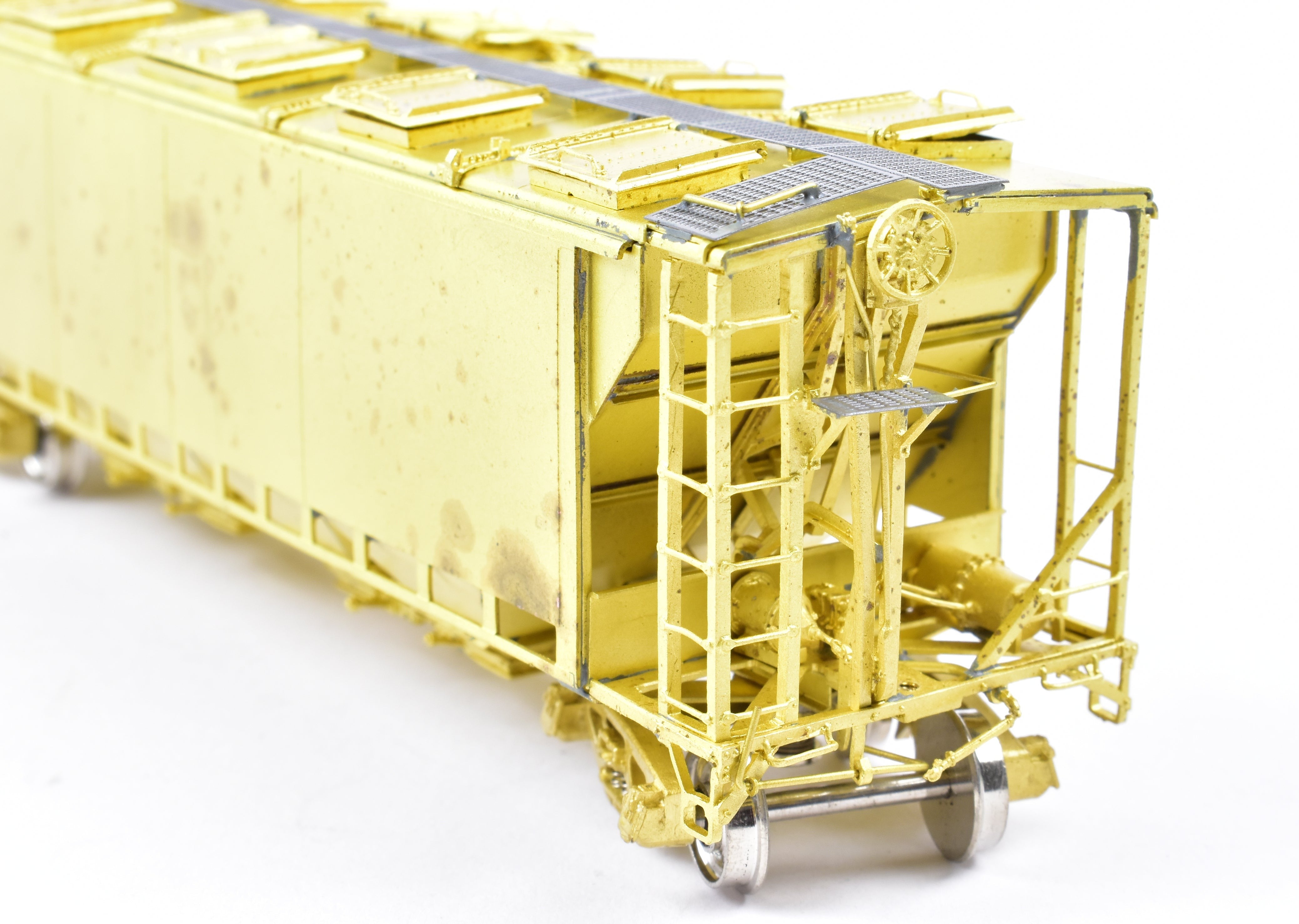 HO Scale Brass Canadian Pacific Slab Side Covered Hopper Model (S-20-C110 Series) by OMI - Overland Models, Inc.