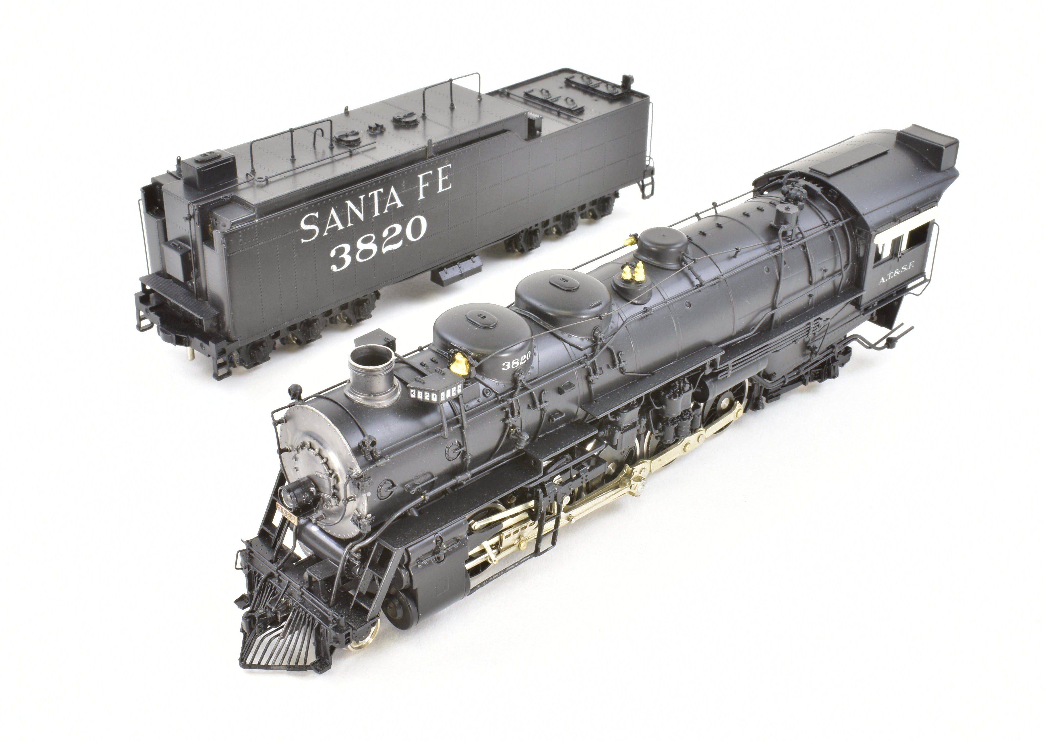 High - Quality HO Scale Brass Model Train Key Imports ATSF - Santa Fe 2 - 10 - 2 No. 3820 Factory - Painted CS - 52 for Model Railroading Enthusiasts